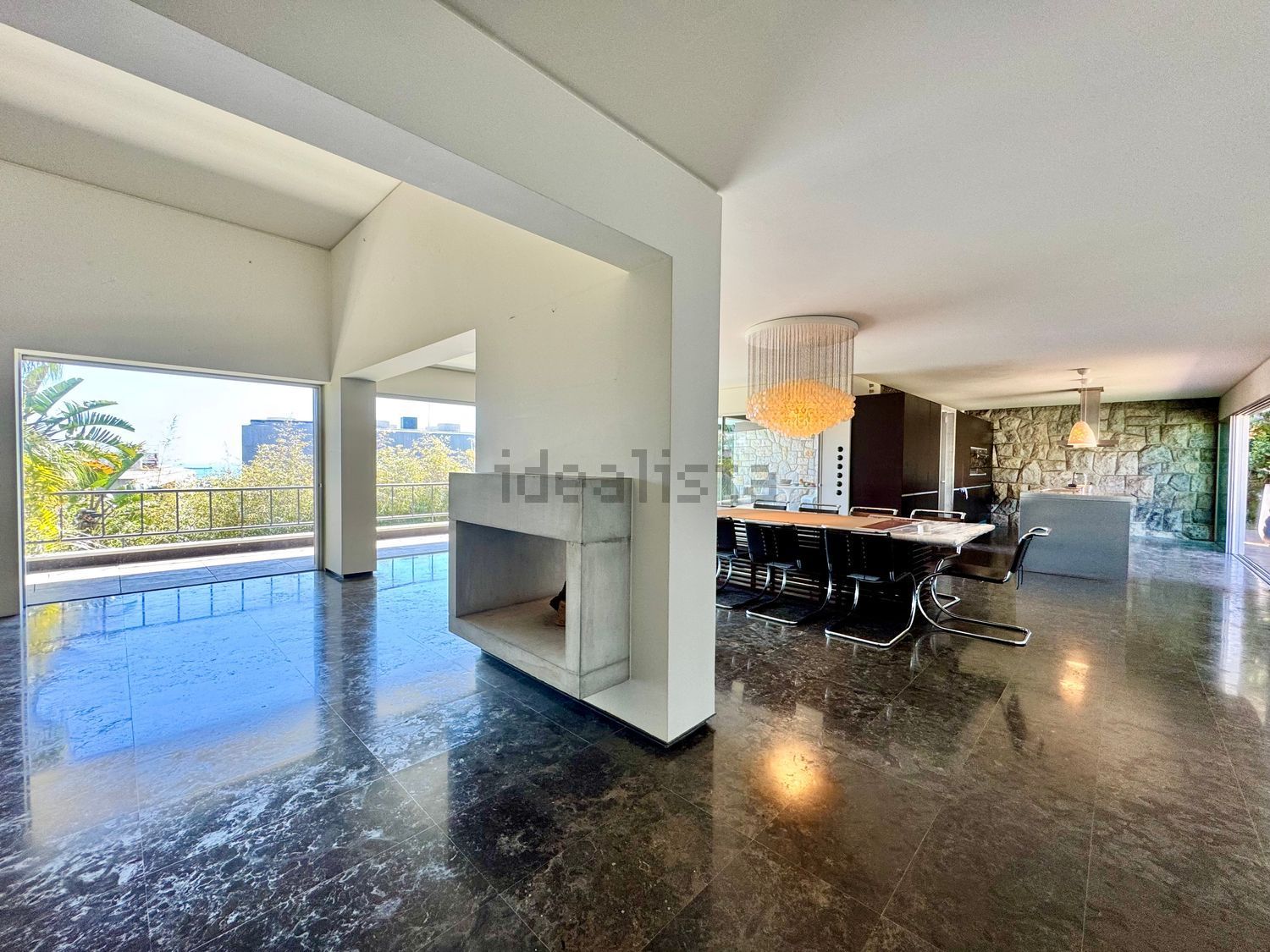 小楼房或独栋别墅出售在Avenida Marechal Carmona, 631 - 照片