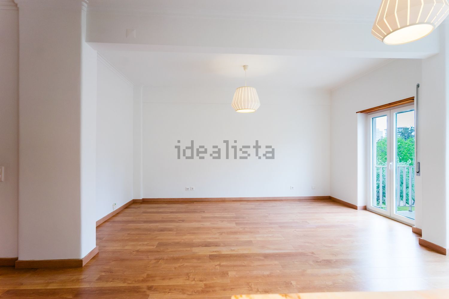 出租公寓 t2在Rua Luís Pastor de Macedo - 客厅