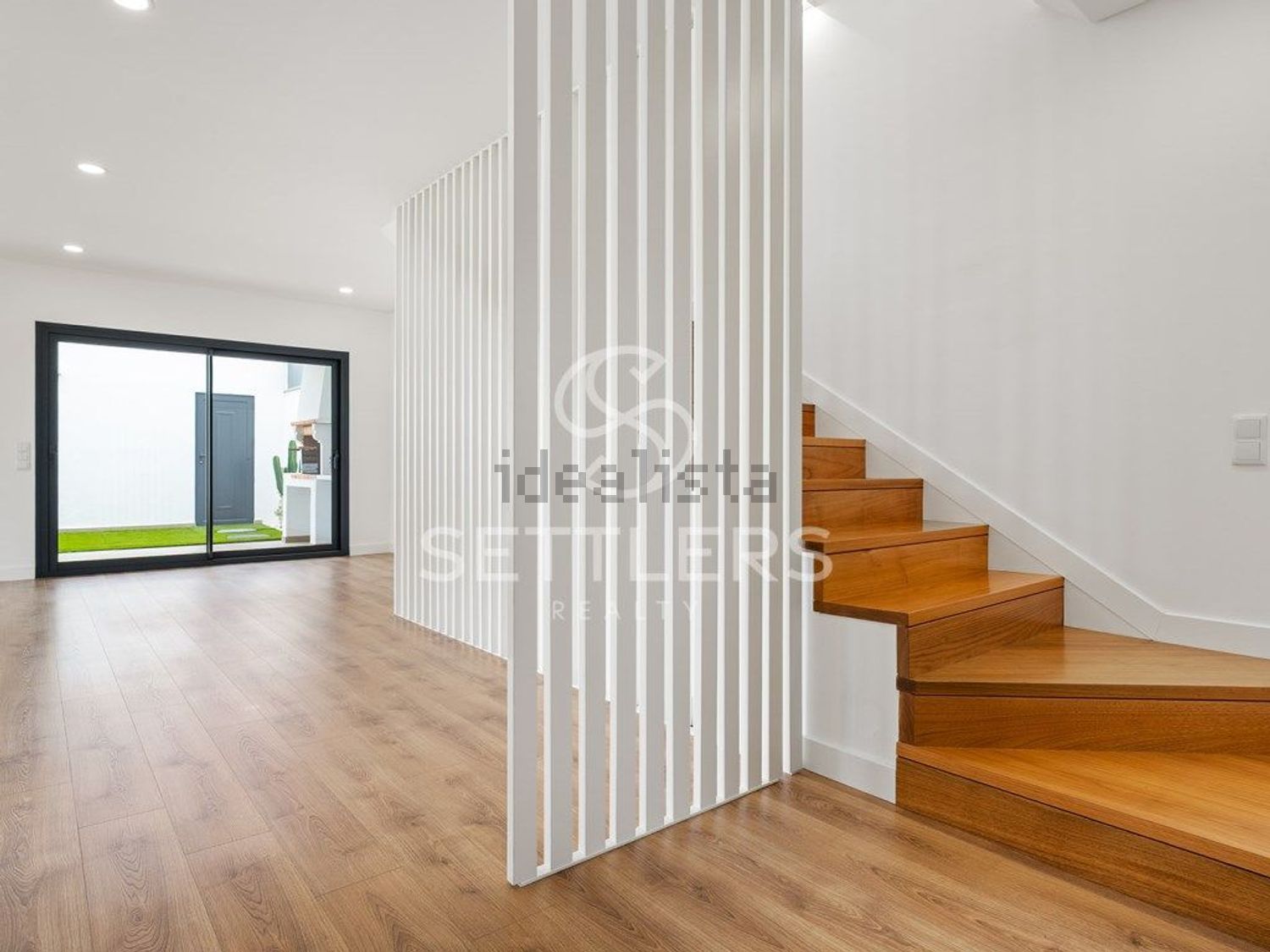 双拼别墅出售在Porto Salvo - 详情