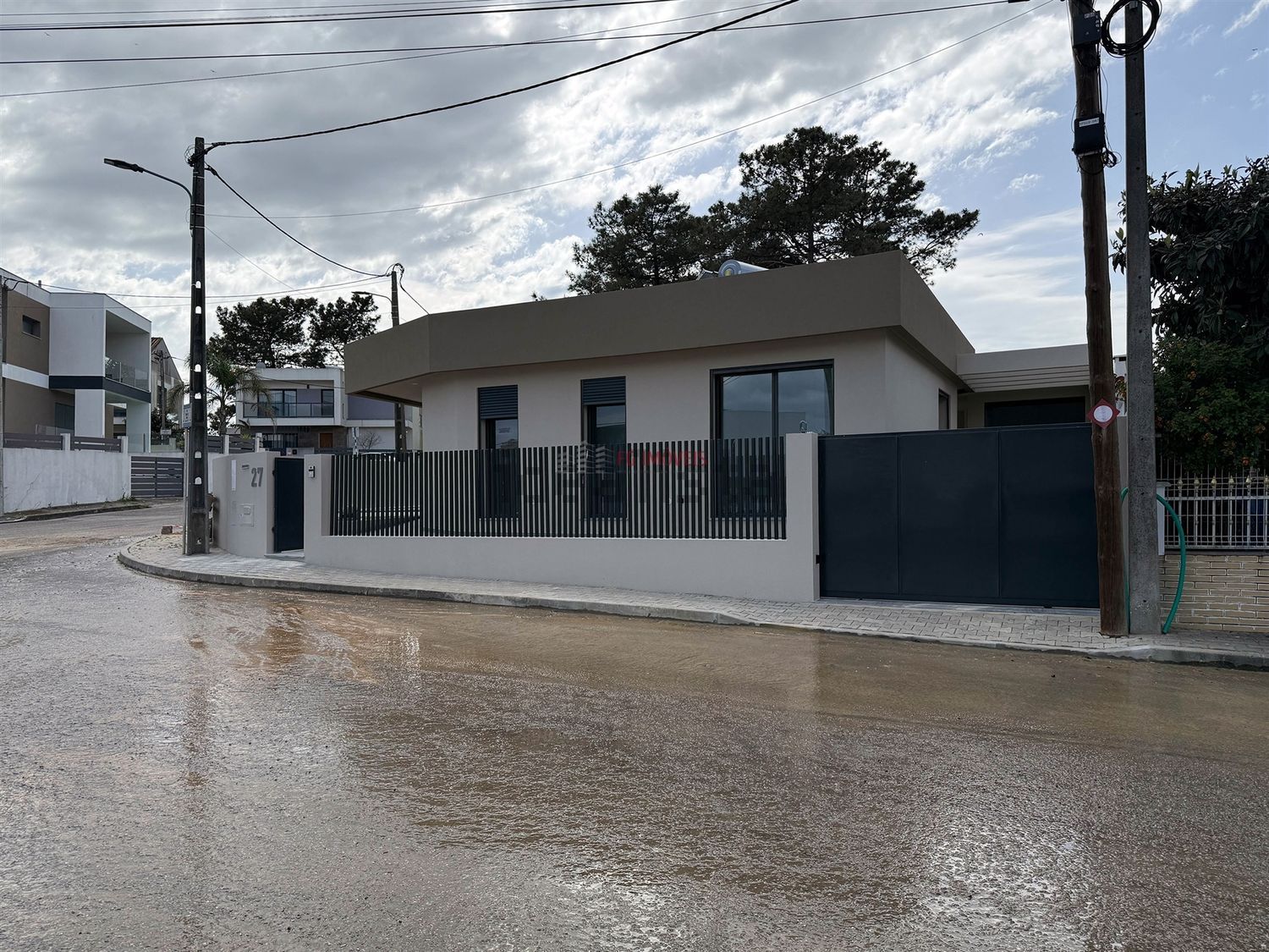 小楼房或独栋别墅出售在Rua das Olaias - 视线