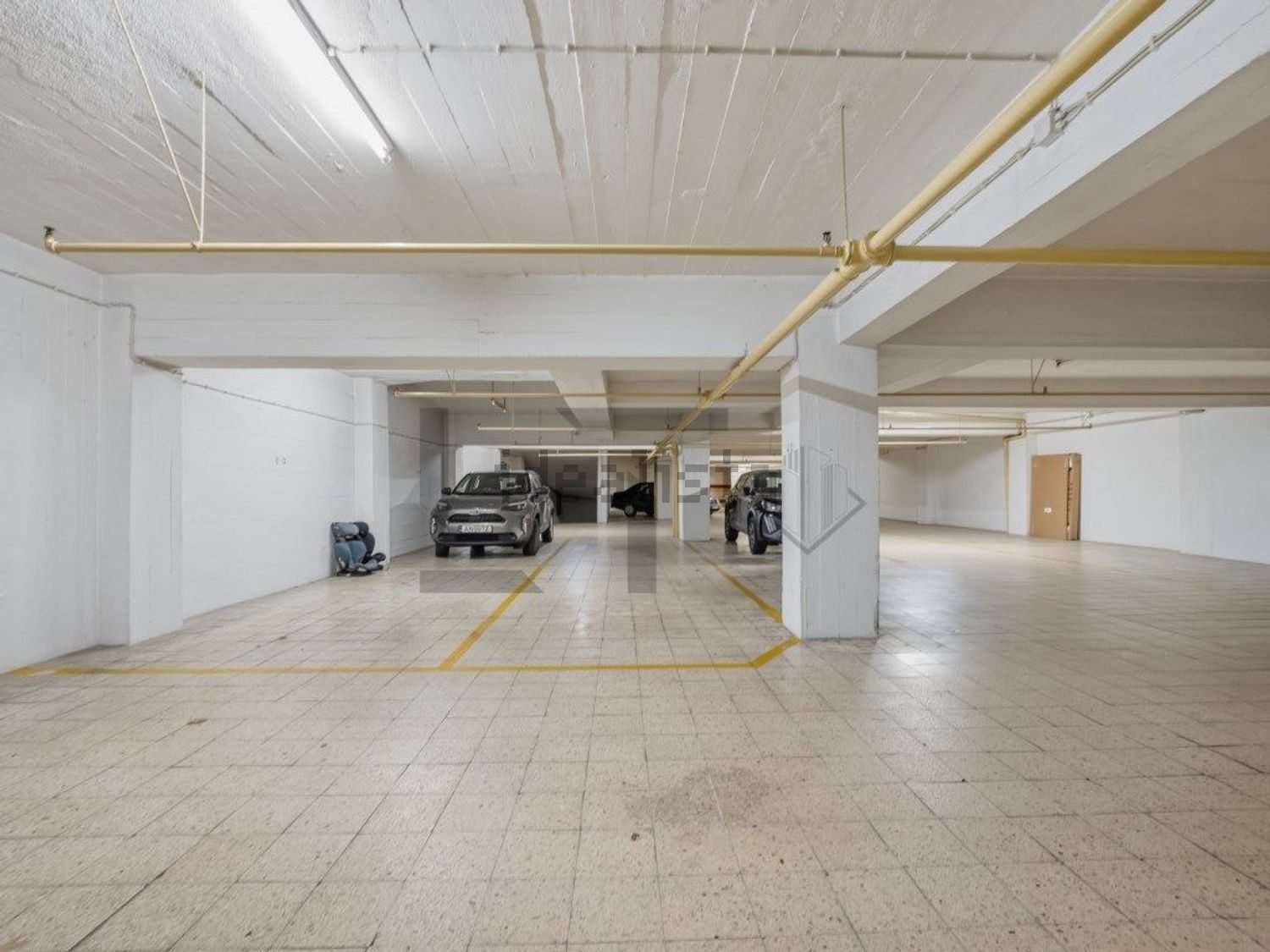 出租公寓 t2在Rua Leopoldo de Almeida, 7 b - 停车位