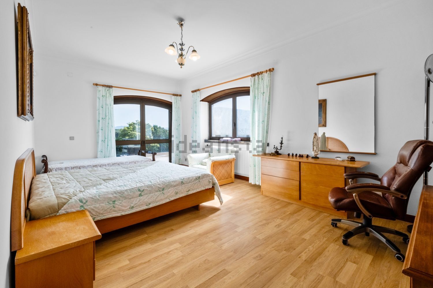 小楼房或独栋别墅出售在Rua Principal - 卧室