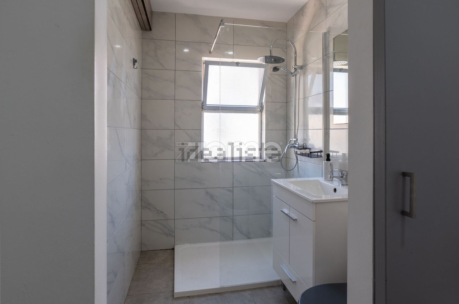 公寓 t1出售在Rua Vasco Santana, 1 - 卫生间