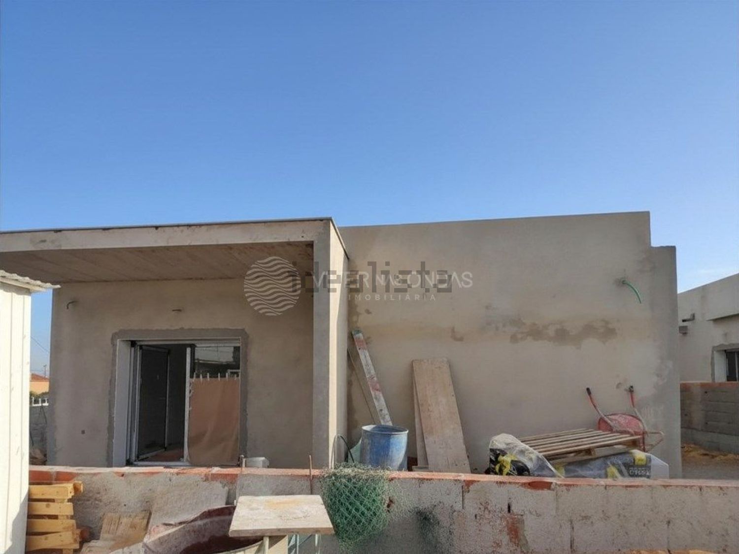 小楼房或独栋别墅出售在Pinhal do General - 外立面