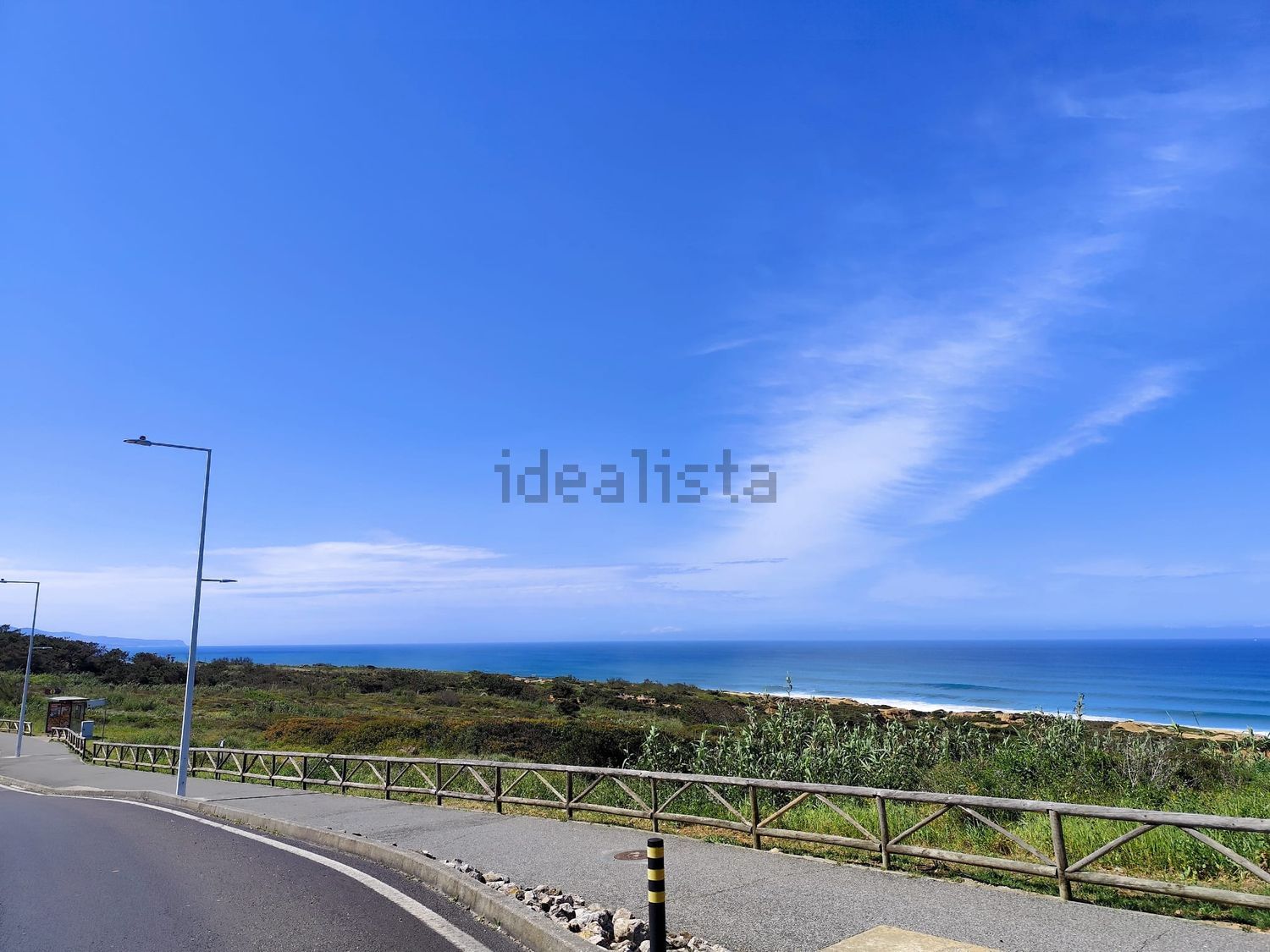 小楼房或独栋别墅出售在Rua Central - 周边