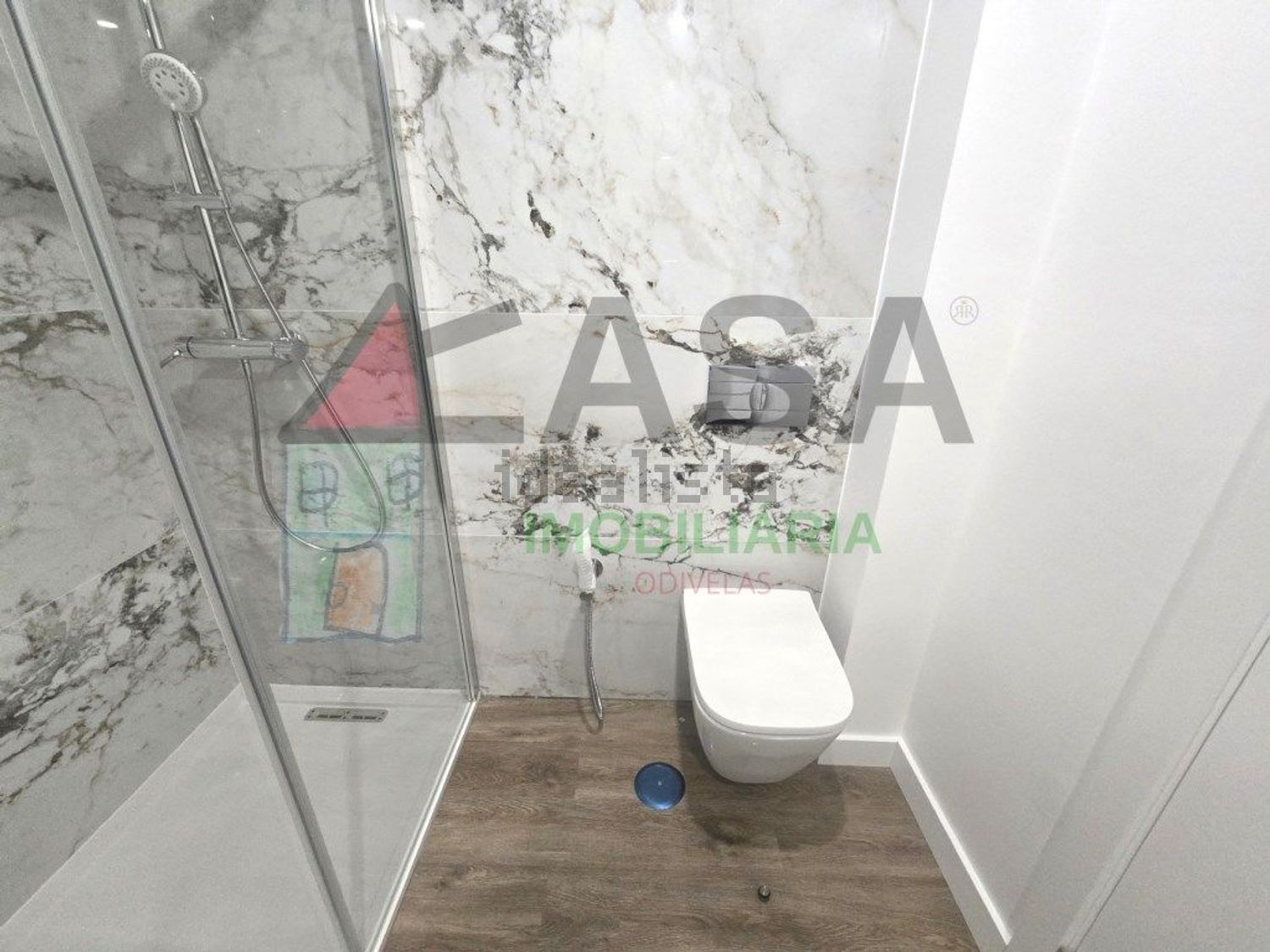 公寓 t2出售在Avenida Doutor António Silva Marques, 10 - 卫生间