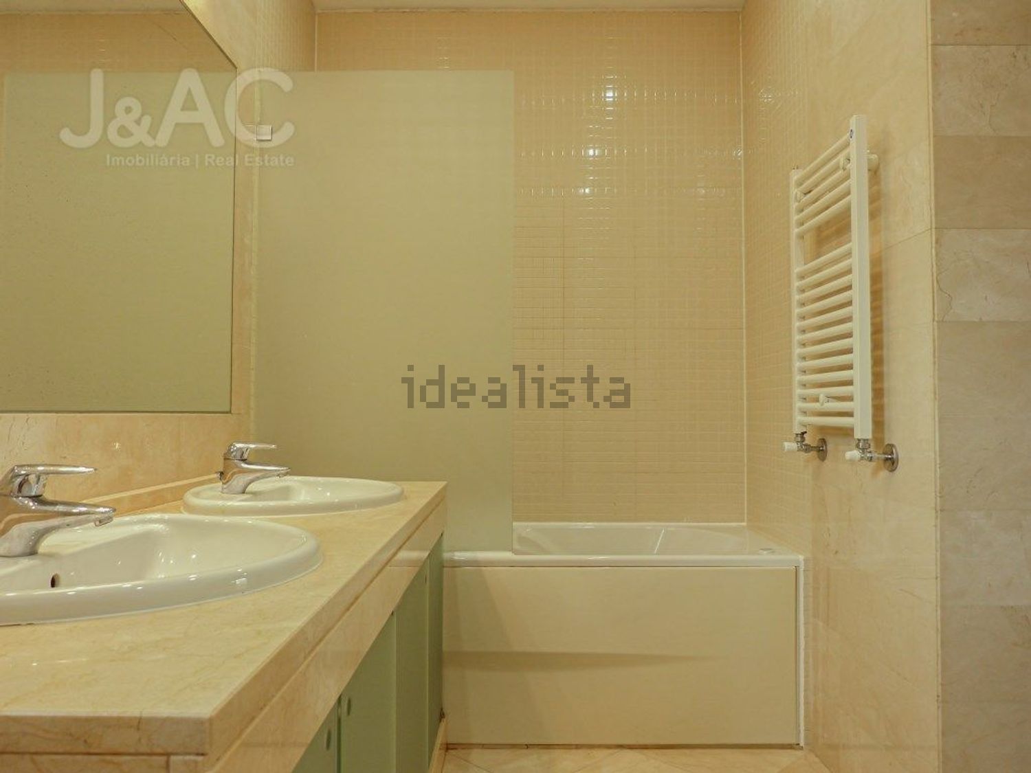 出租双拼别墅在Rua Cedros, 37 - 卫生间