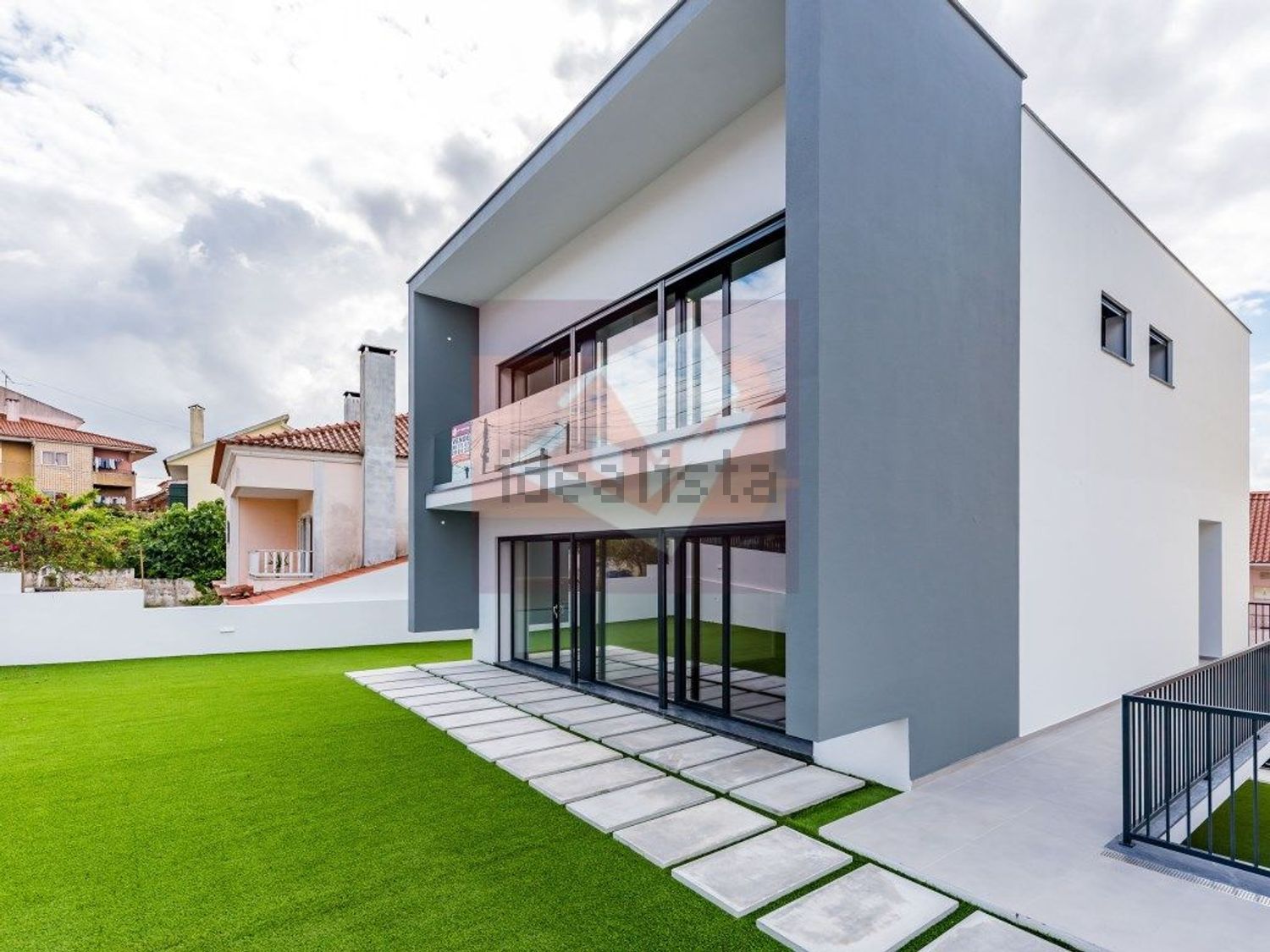 小楼房或独栋别墅出售在Pontinha e Famões - 外立面