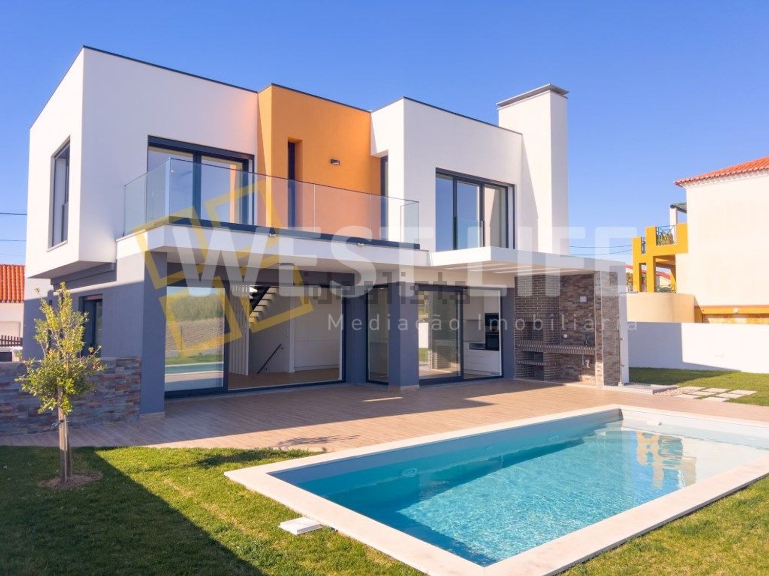 小楼房或独栋别墅出售在São Pedro da Cadeira - 游泳池