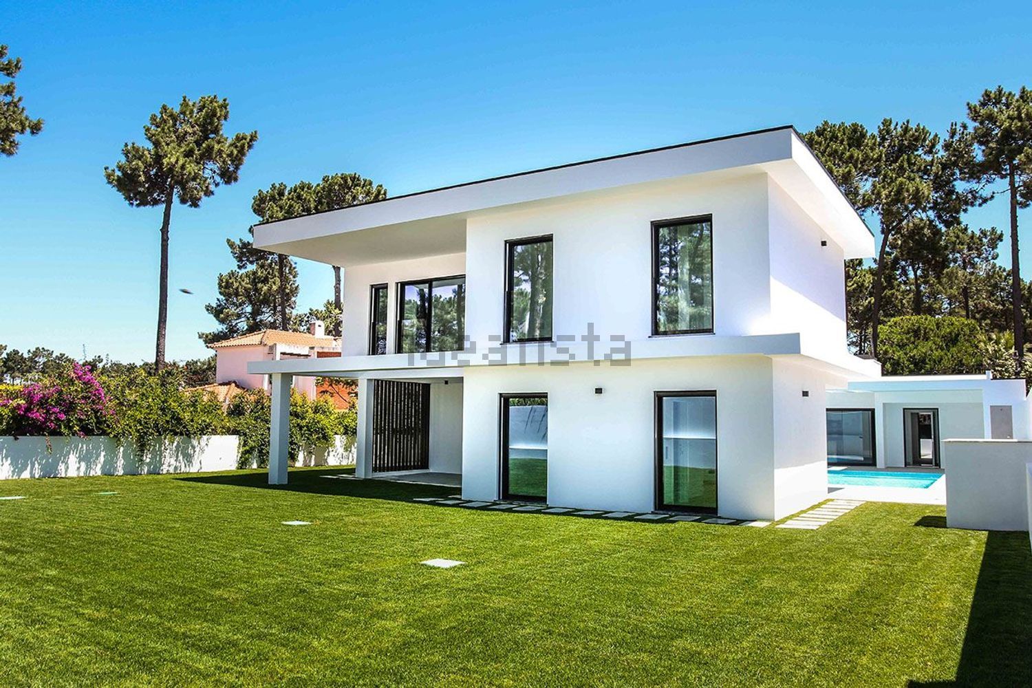 小楼房或独栋别墅出售在Avenida Pinhal do Arneiro - 外立面