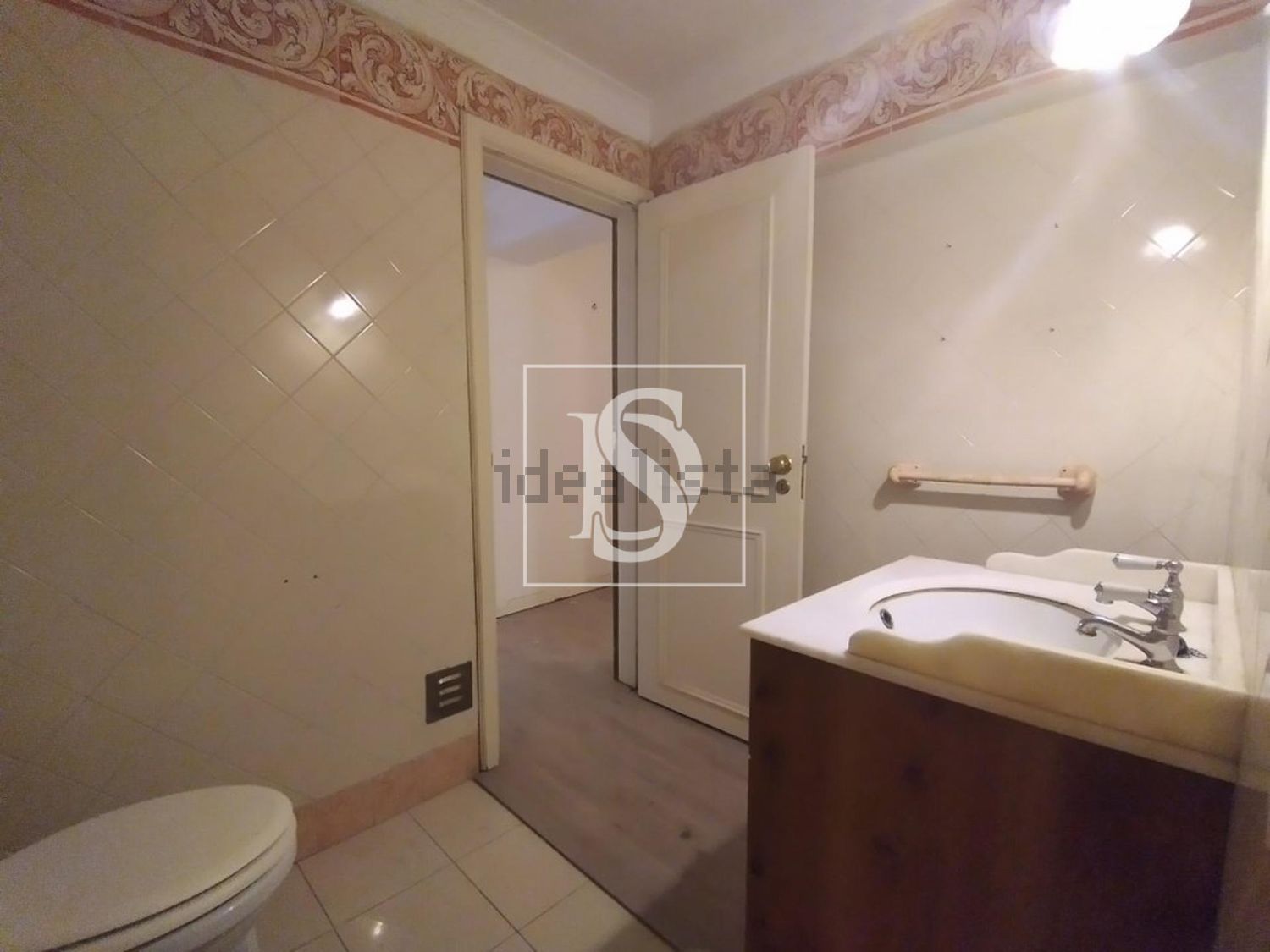 小楼房或独栋别墅出售在Rio Mouro Velho - Alto do Forte - 卫生间