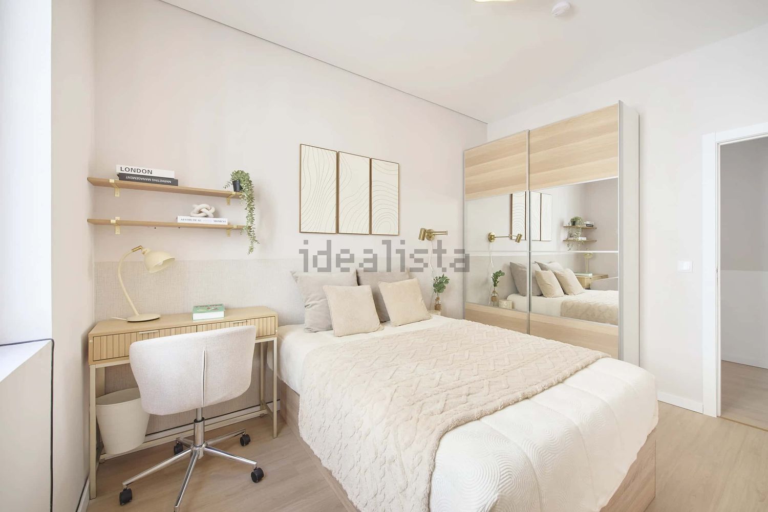 出租房间在Largo Vitorino Damásio, 2 - 卧室