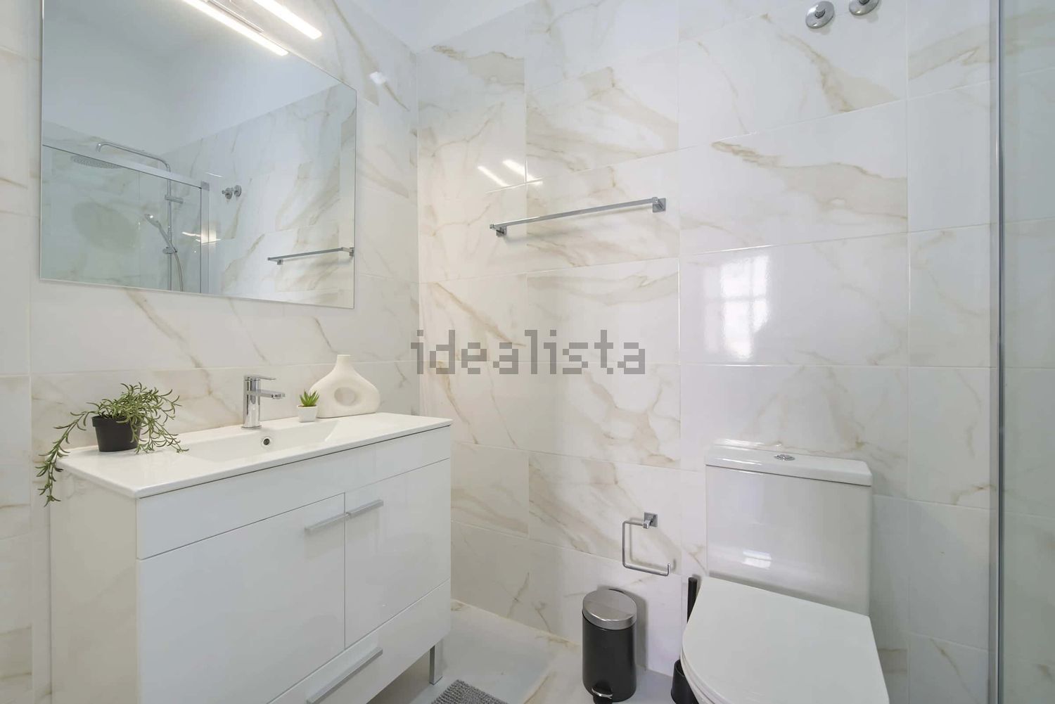 出租房间在Largo Vitorino Damásio, 2 - 卫生间