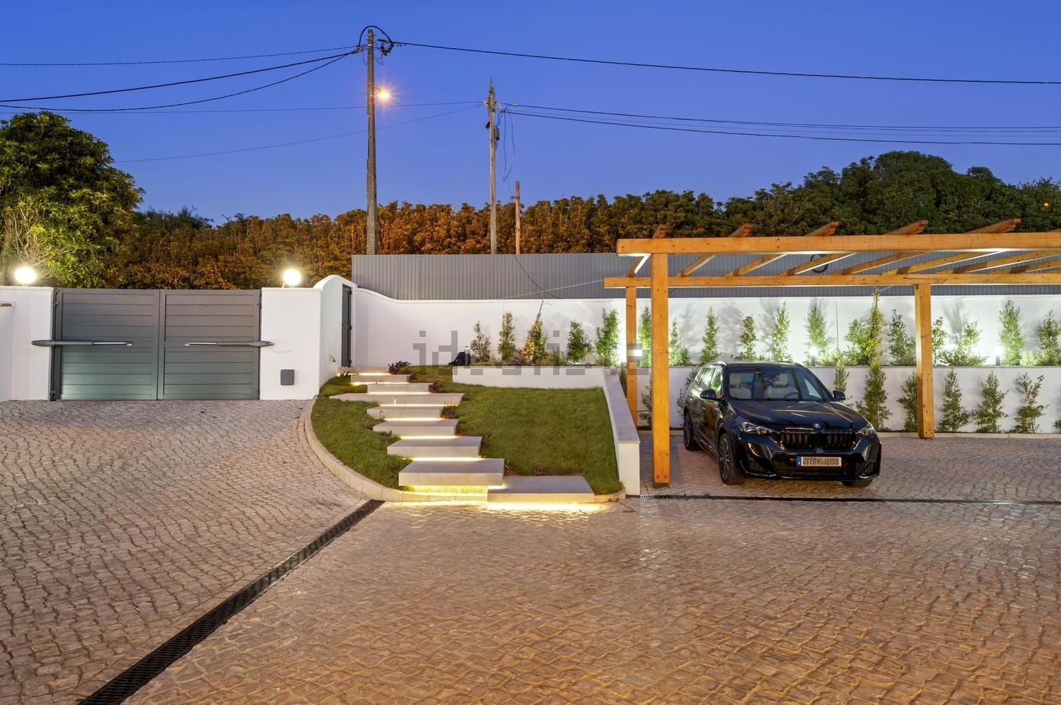 小楼房或独栋别墅出售在Beco do Algarvio - 外立面