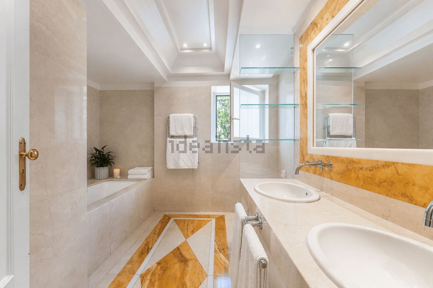 小楼房或独栋别墅出售在Avenida Marechal Carmona - 卫生间