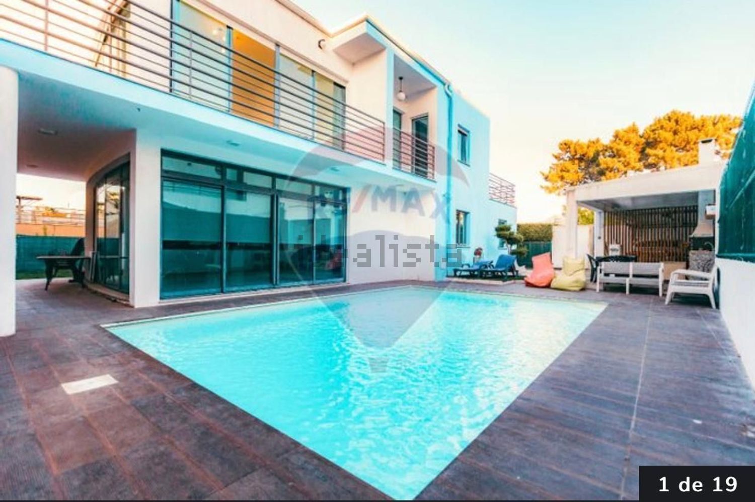 出租小楼房或独栋别墅在Rua Pêro Vaz de Caminha, 26 - 游泳池