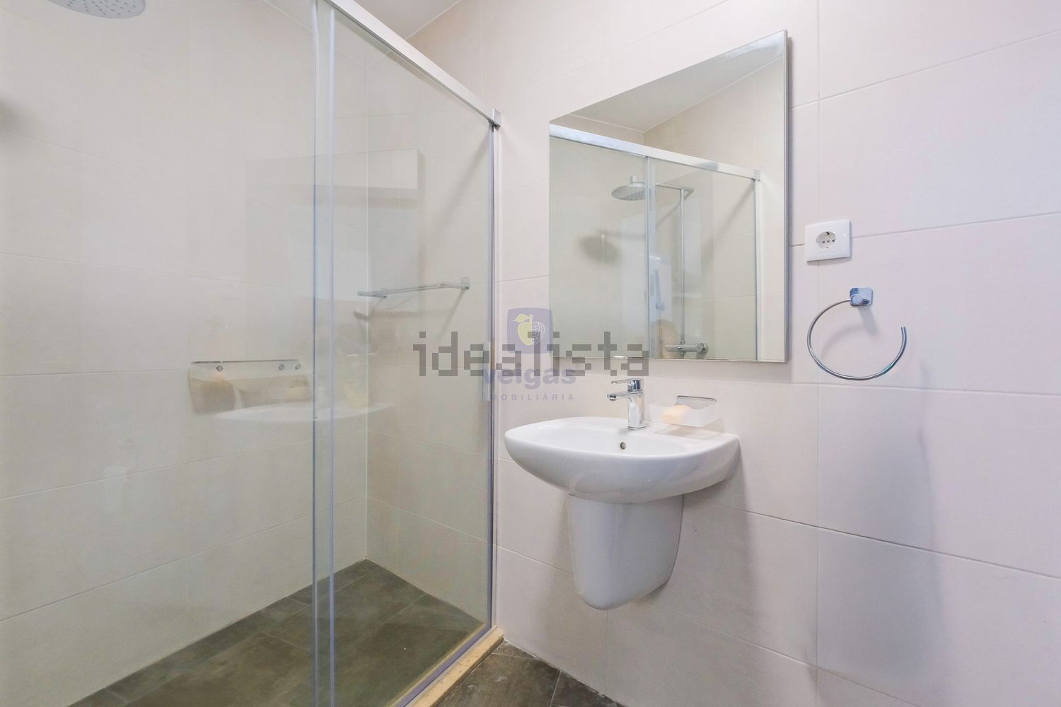 小楼房或别墅出售在Lousa - 卫生间