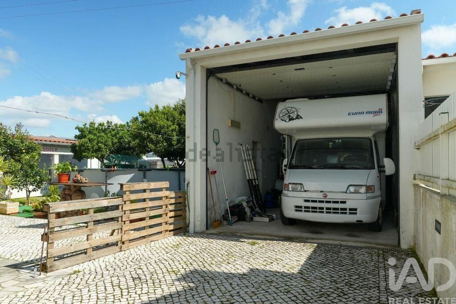 小楼房或独栋别墅出售在Carregado e Cadafais - 停车位