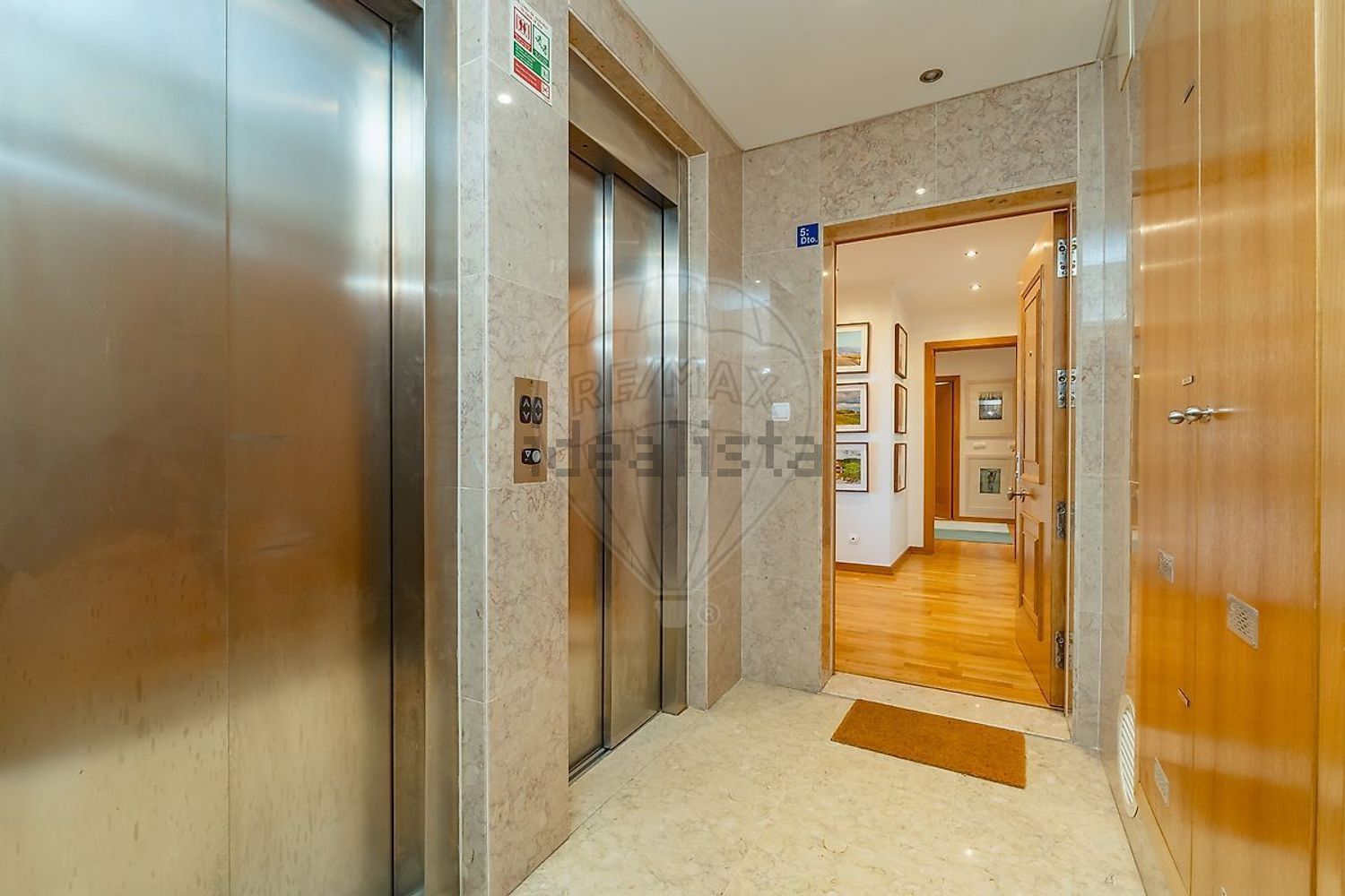 公寓 t4出售在Rua Amália Rodrigues - 过道