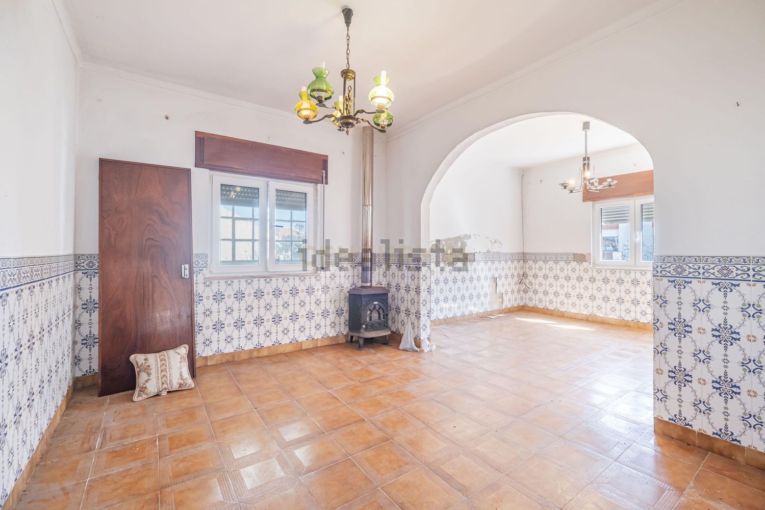 小楼房或独栋别墅出售在Rua General Humberto Delgado, 6 - 照片