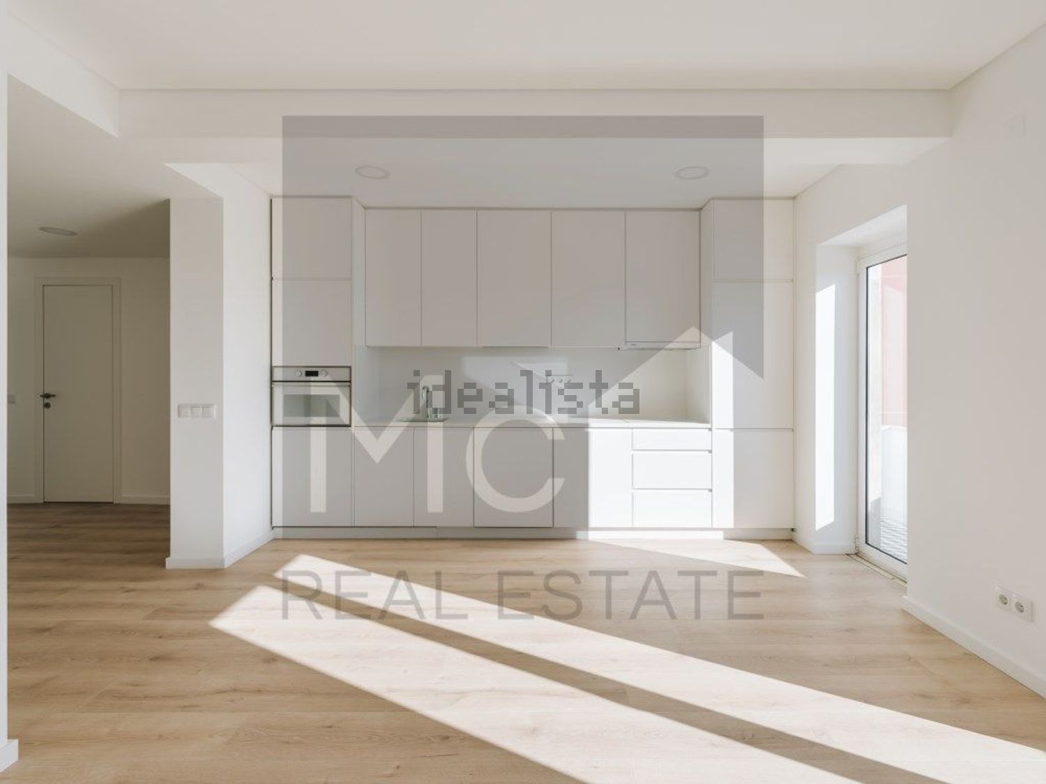 出租公寓 t2在Avenida General Roçadas, 70 C - 客厅