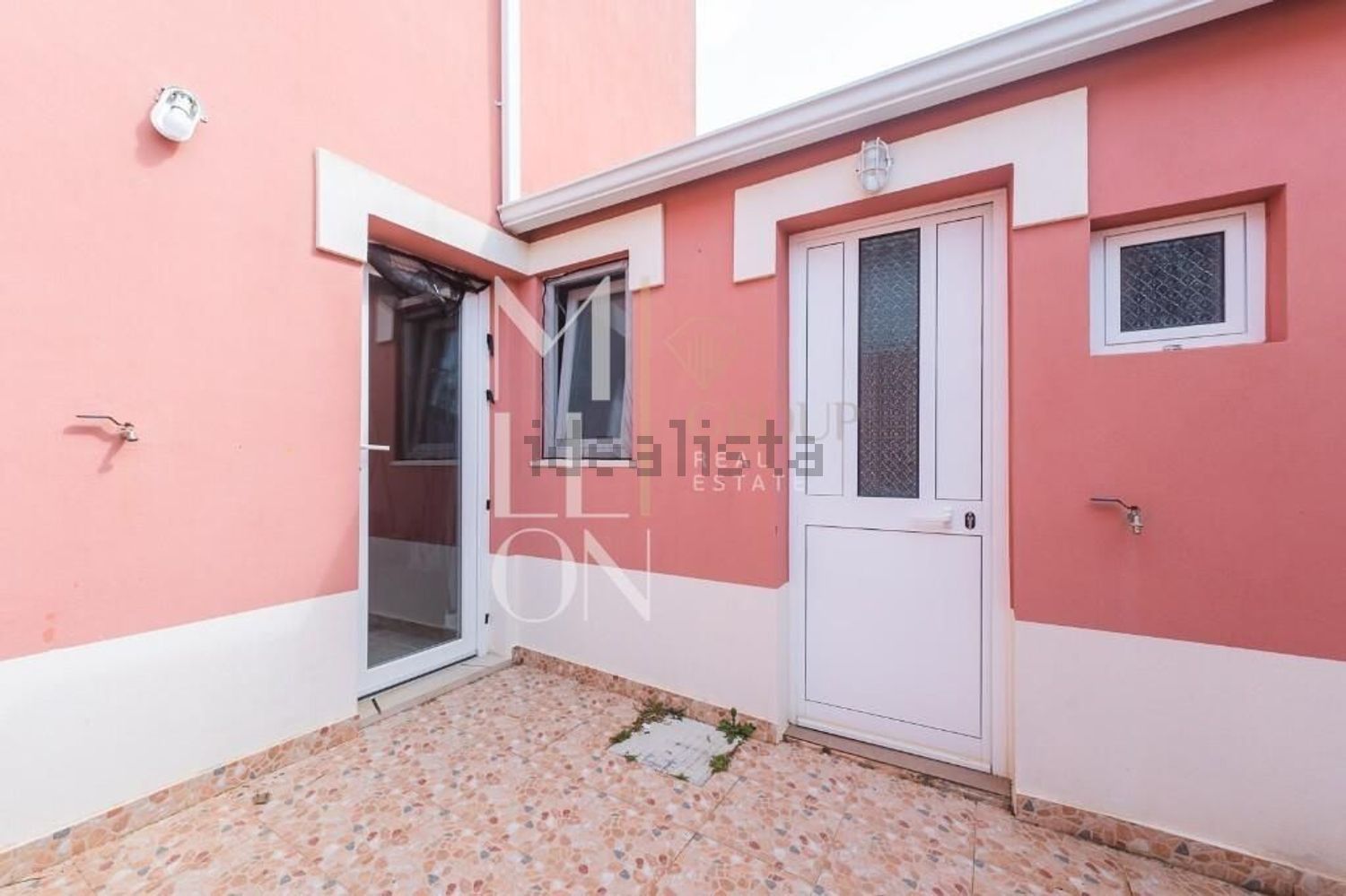 双拼别墅出售在Rua Combatentes da Grande Guerra s/n - 外立面