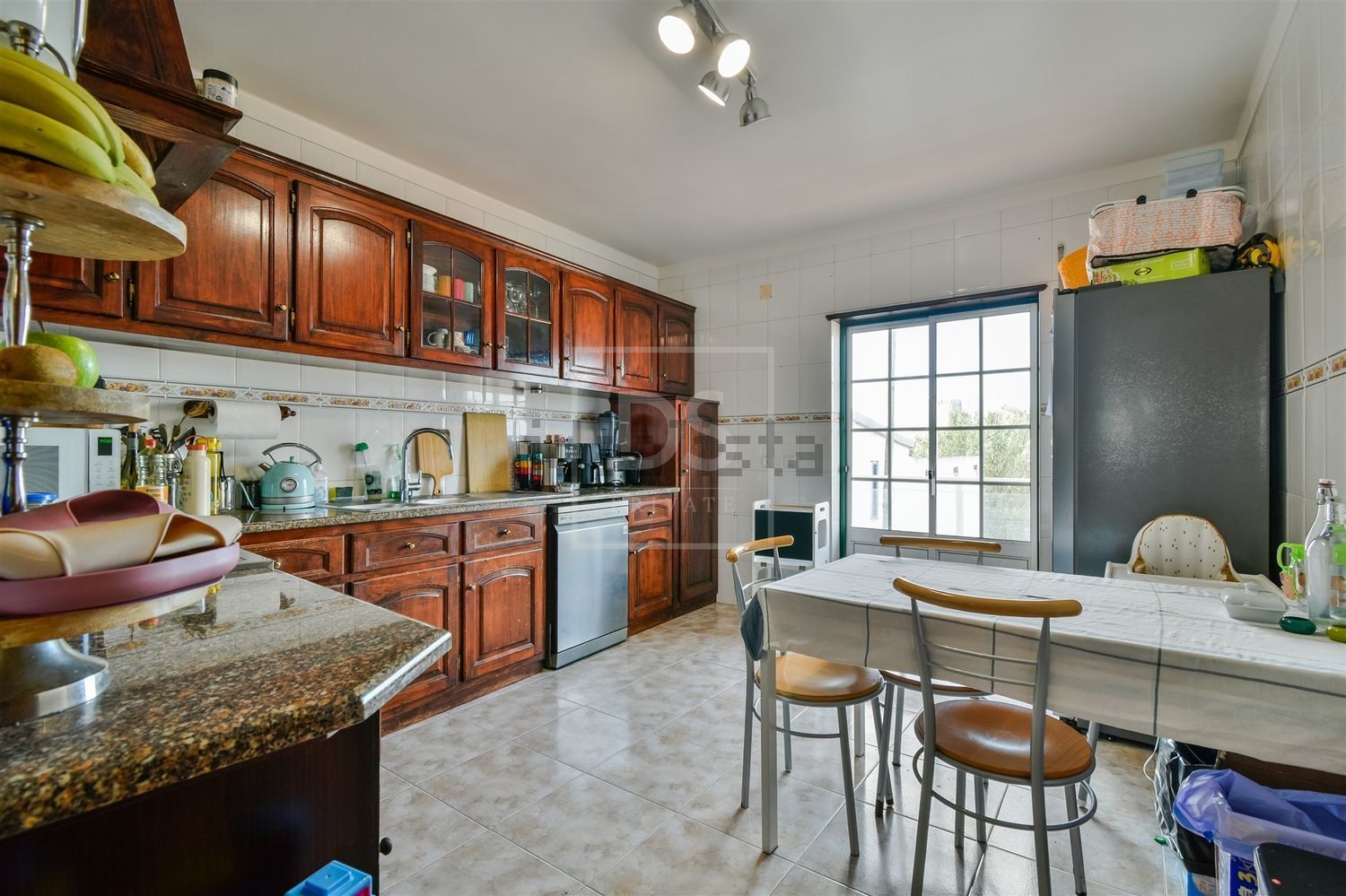 小楼房或独栋别墅出售在Praça Dom Lourenço Vicente, 18 - 厨房