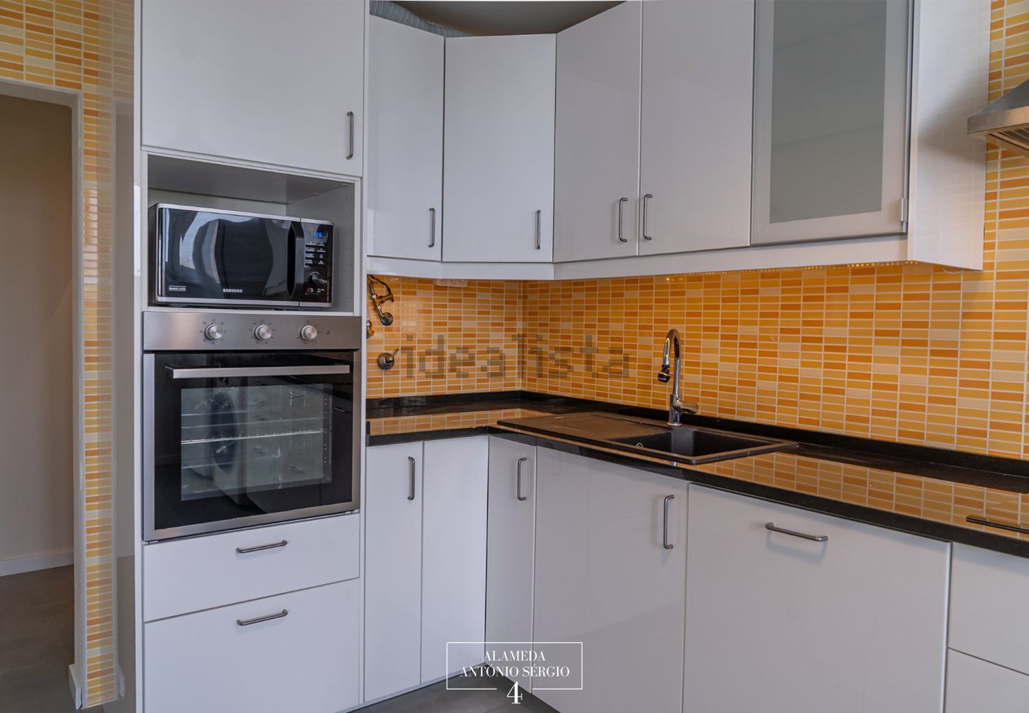 出租公寓 t2在Alameda António Sérgio, 4 - 厨房