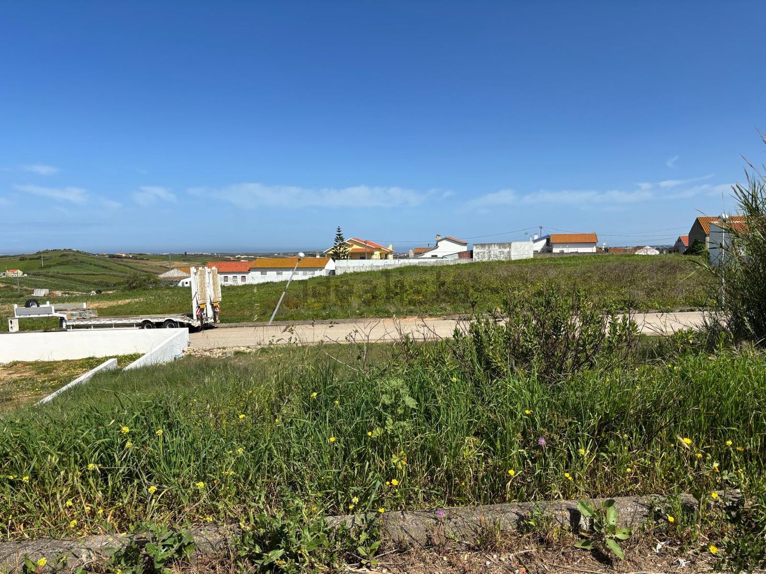 小楼房或独栋别墅出售在Rua Central - 花园