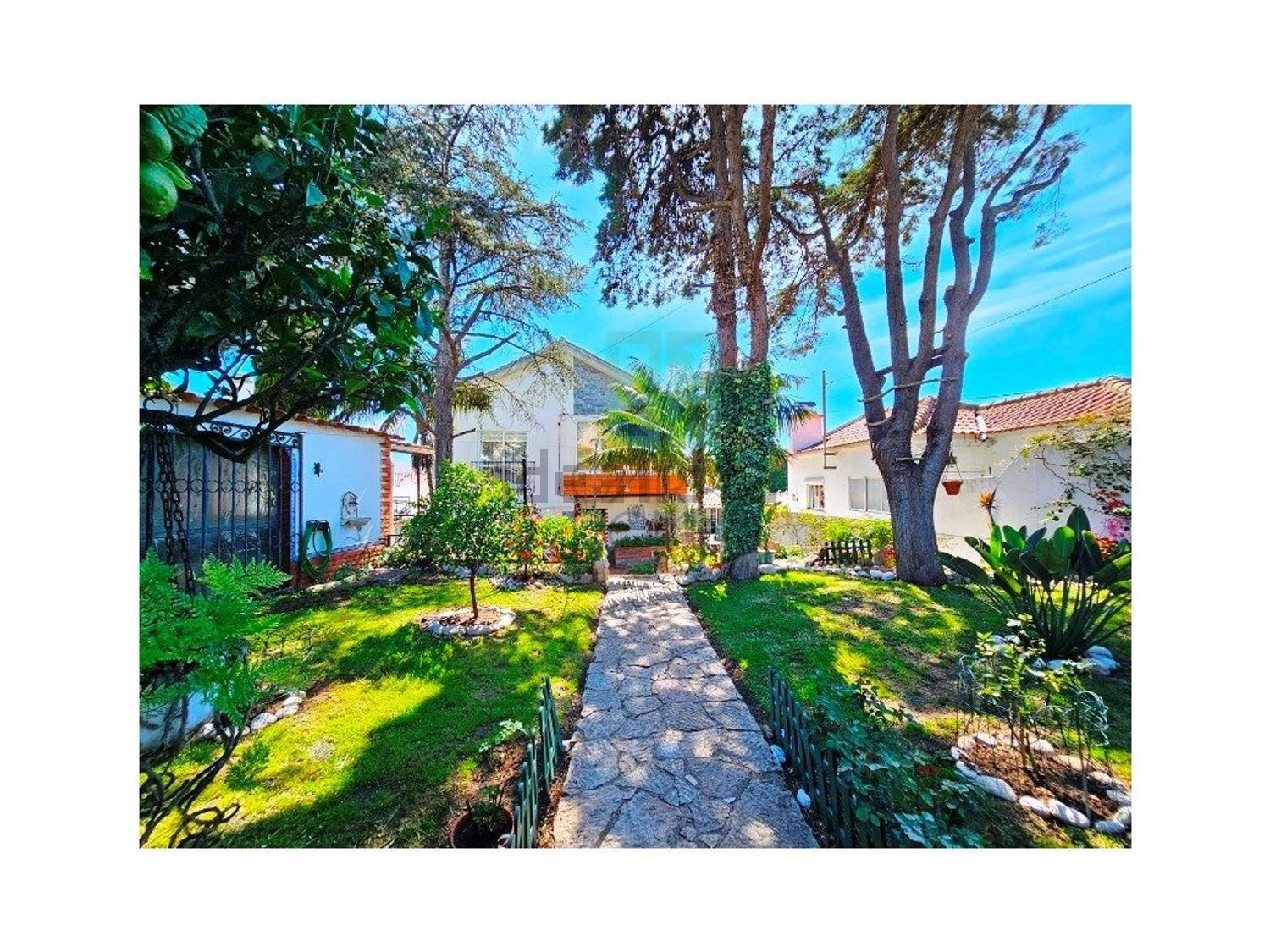 小楼房或独栋别墅出售在Rua Zambujal, 263 a - 花园