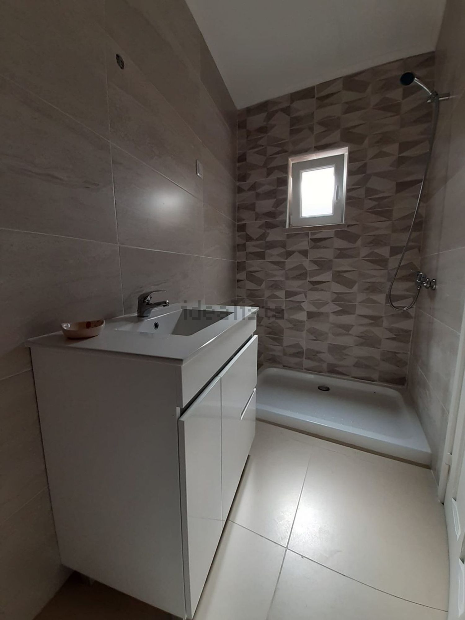 出租小楼房或独栋别墅在Largo Coronel Brito Gorjão, 3 - 卫生间