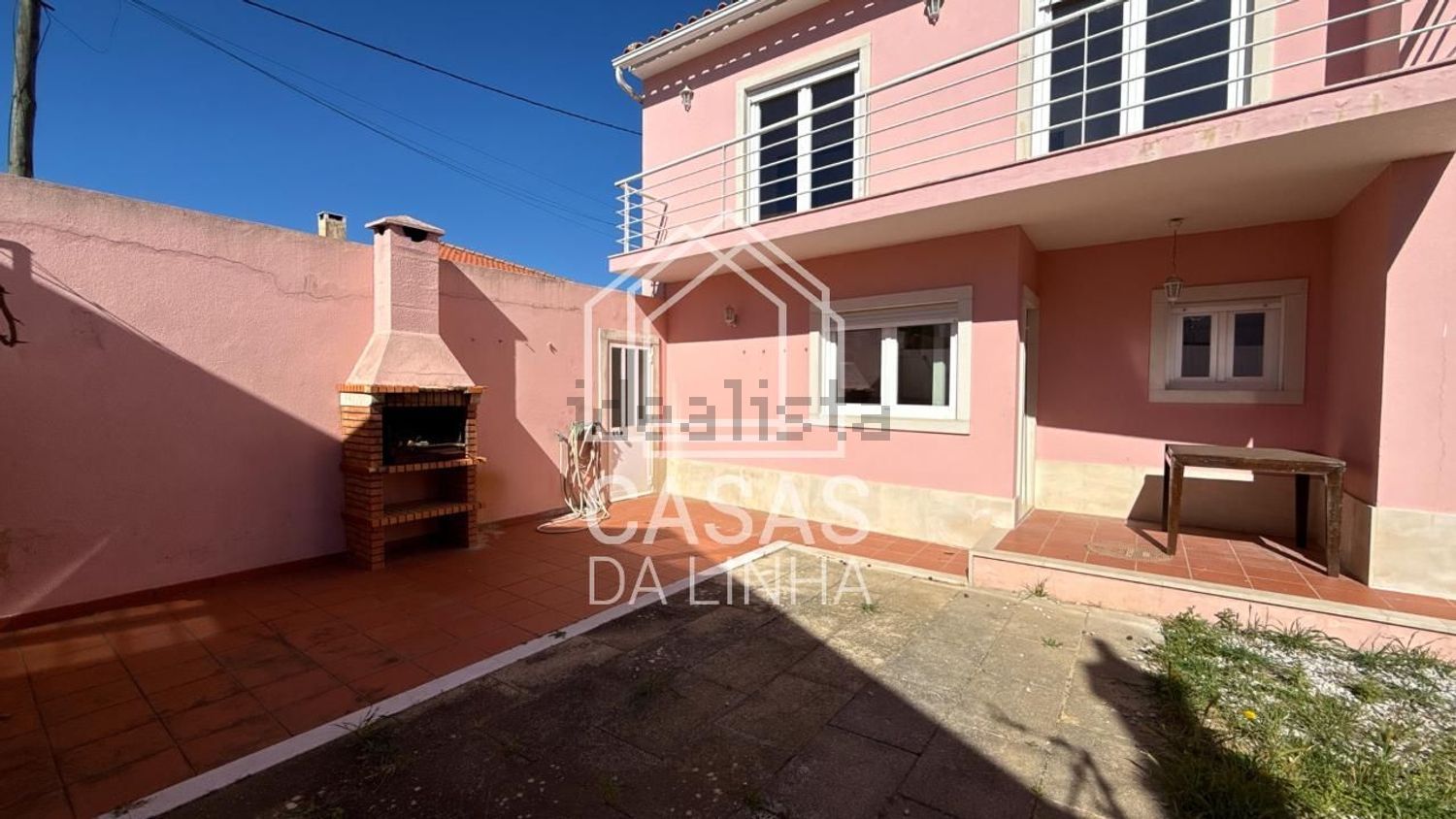 出租小楼房或独栋别墅在Tires - 外立面