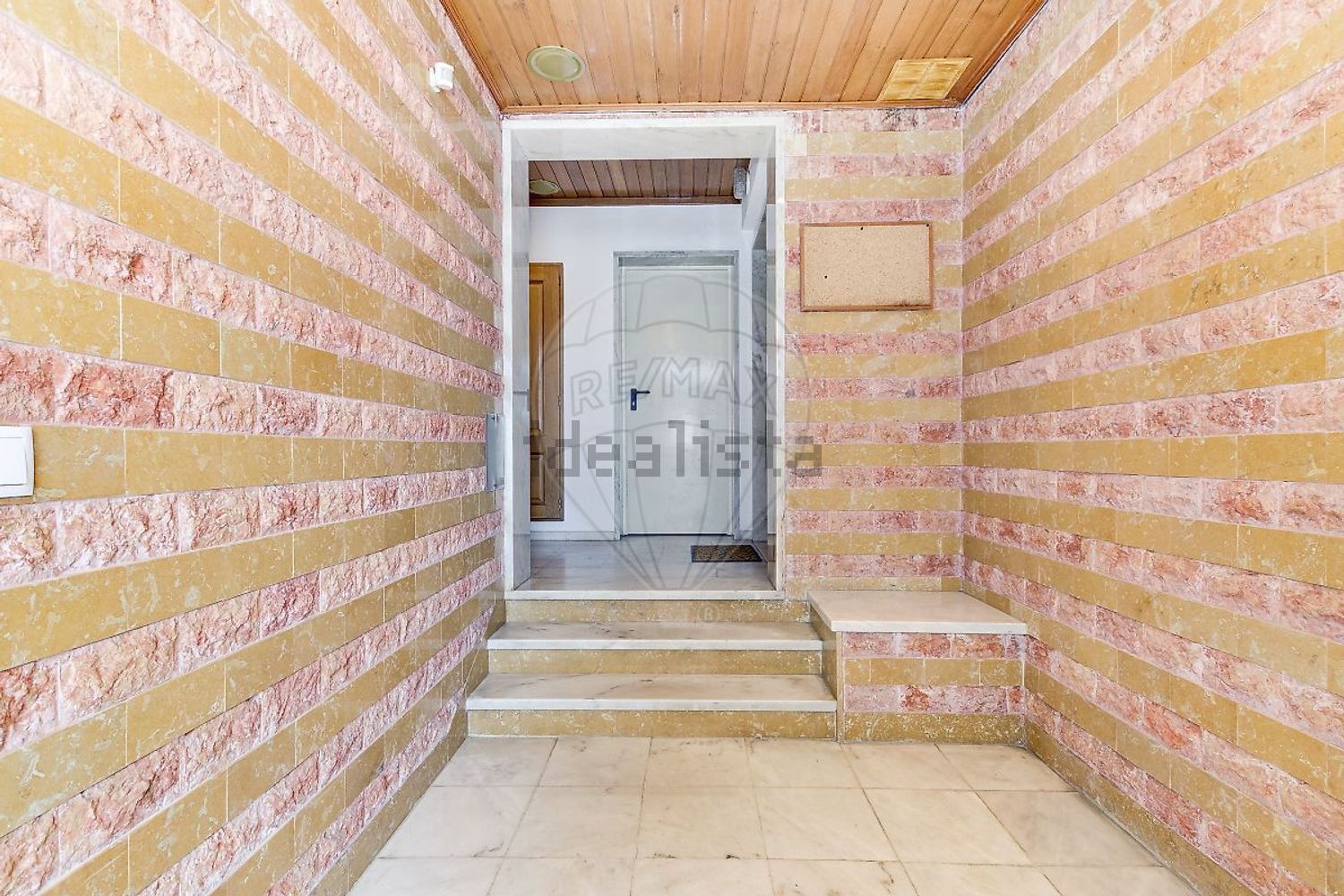 公寓 t2出售在Rua dos Lírios - 过道