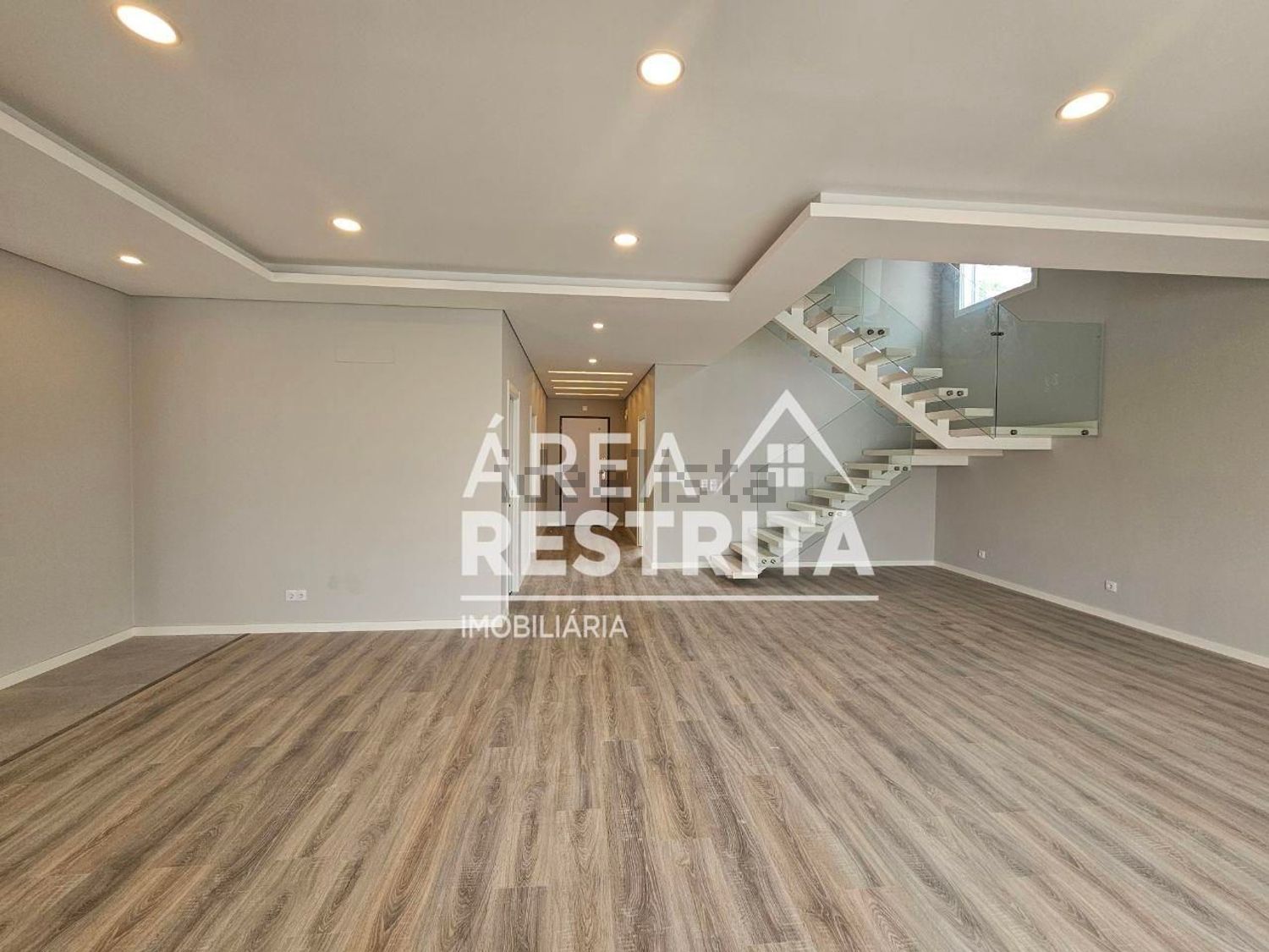 小楼房或独栋别墅出售在Vale de Choupos - Choilo - Galeotas - 客厅