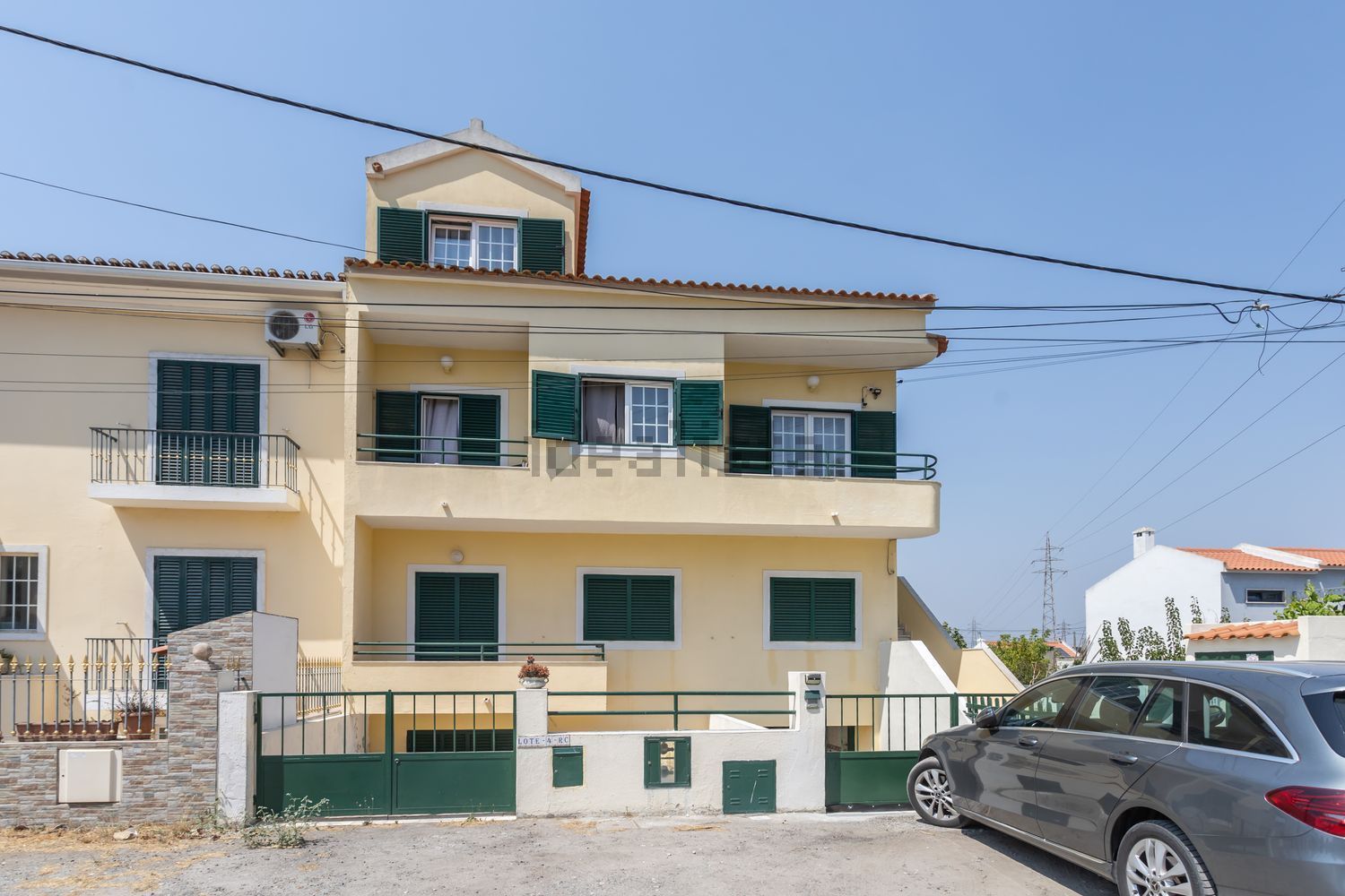 双拼别墅出售Quinta do castelo do Outeiro .- Rua 1º Maio - 外立面