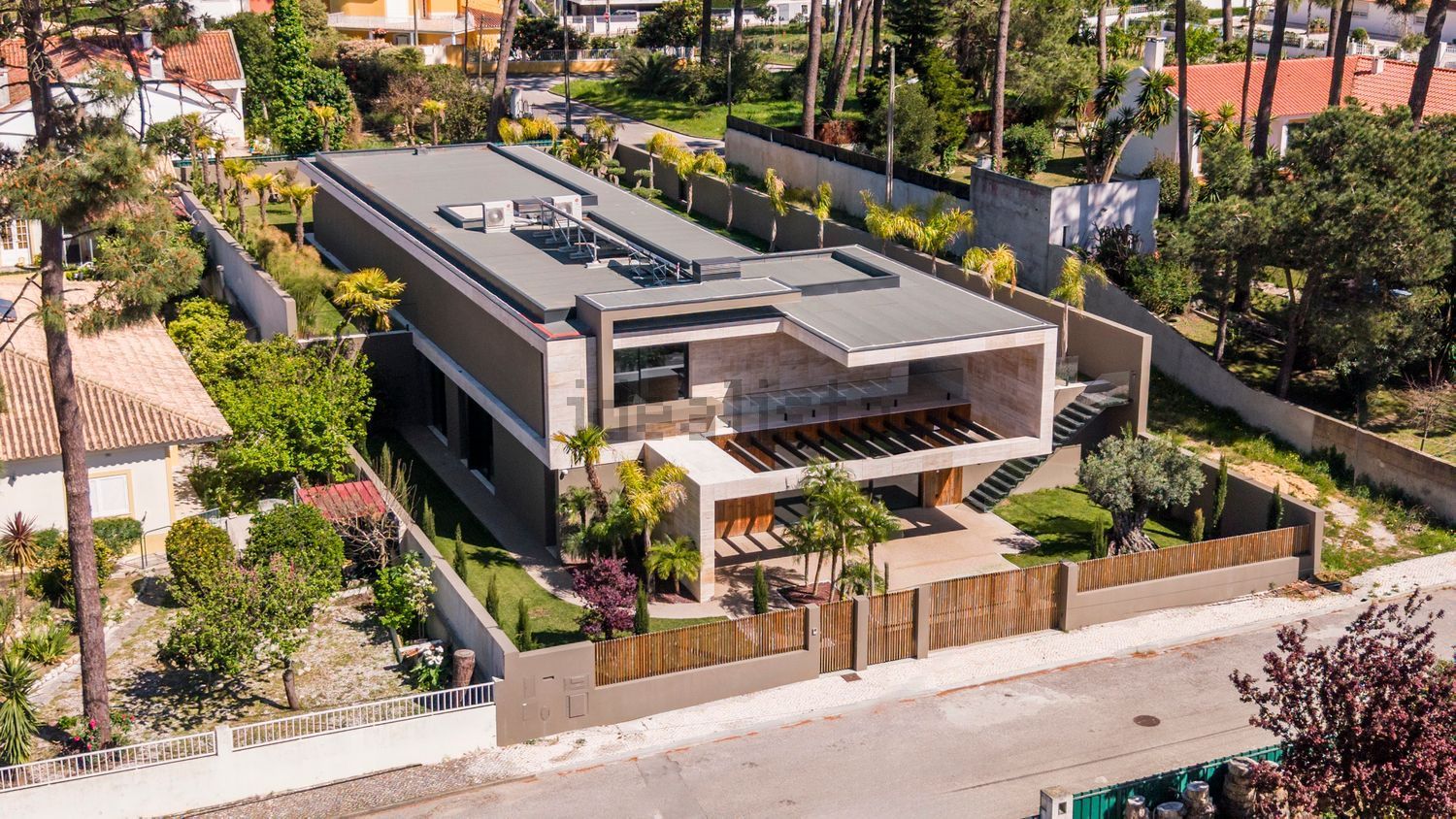 小楼房或独栋别墅出售在Avenida do Mar - 游泳池