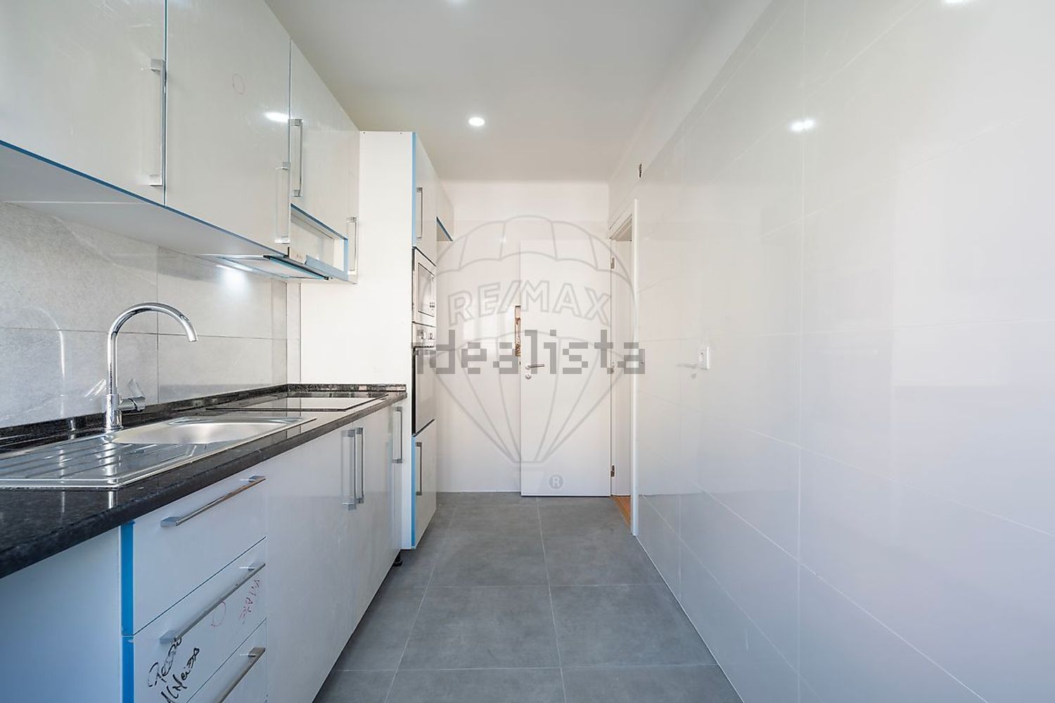 出租公寓 t2在Praceta Infante Dom Fernando - 厨房