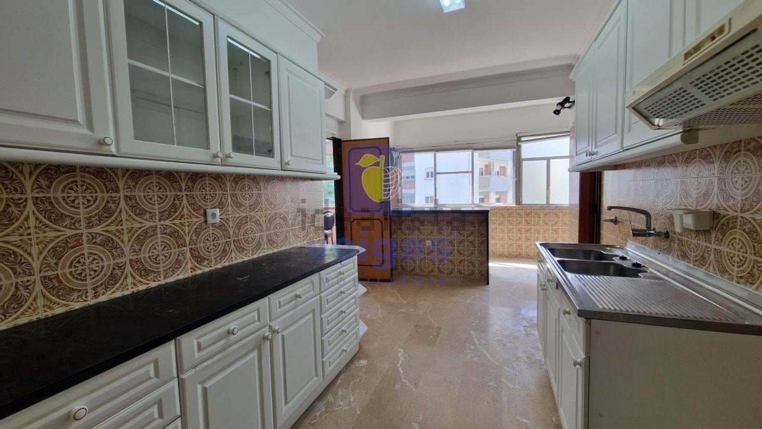 出租公寓 t4在Avenida Cidade de Lourenço Marques, 533 Lt533 - 厨房