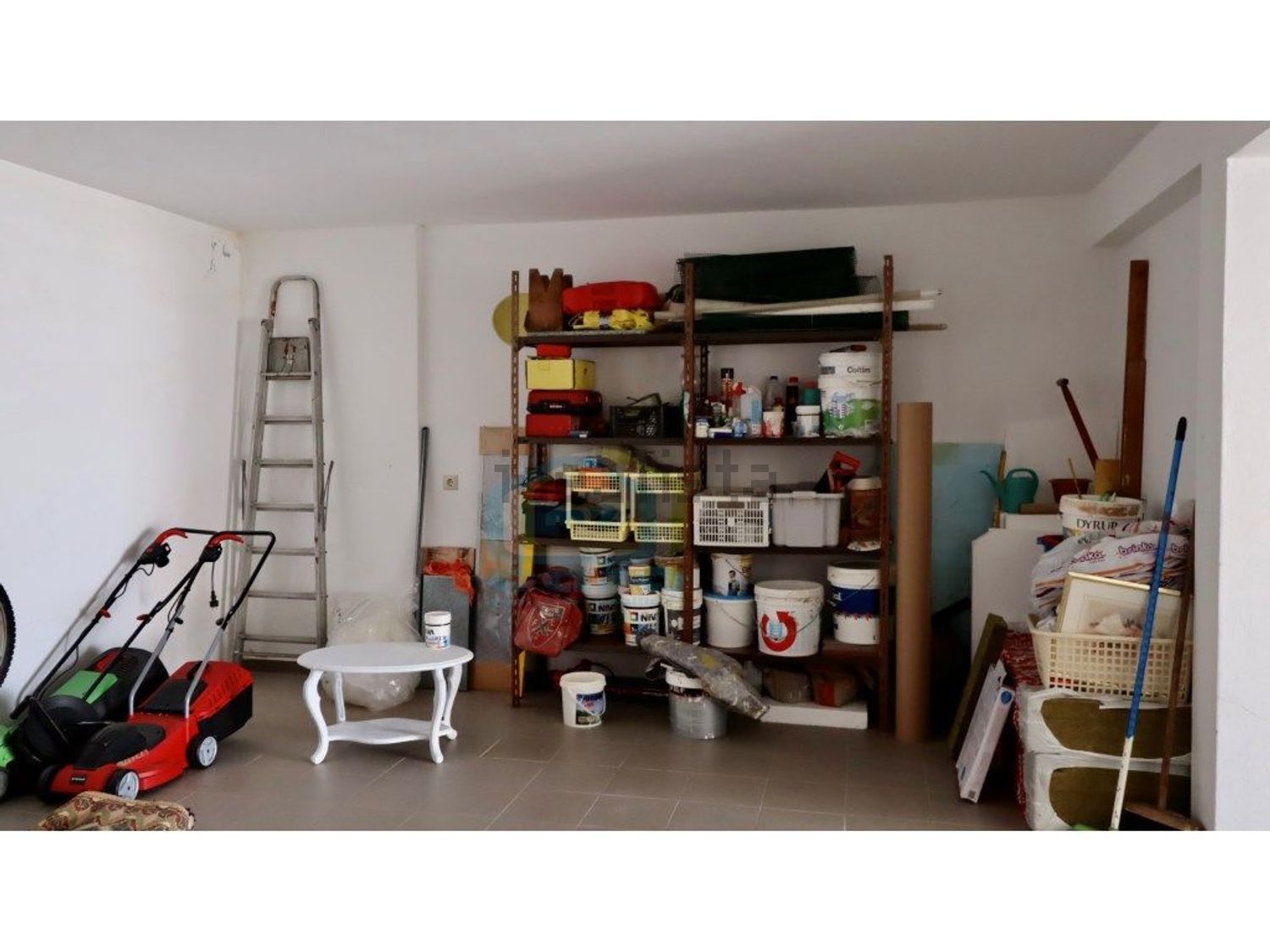 小楼房或独栋别墅出售在Rua Dona Aurélia, 13 - 停车位