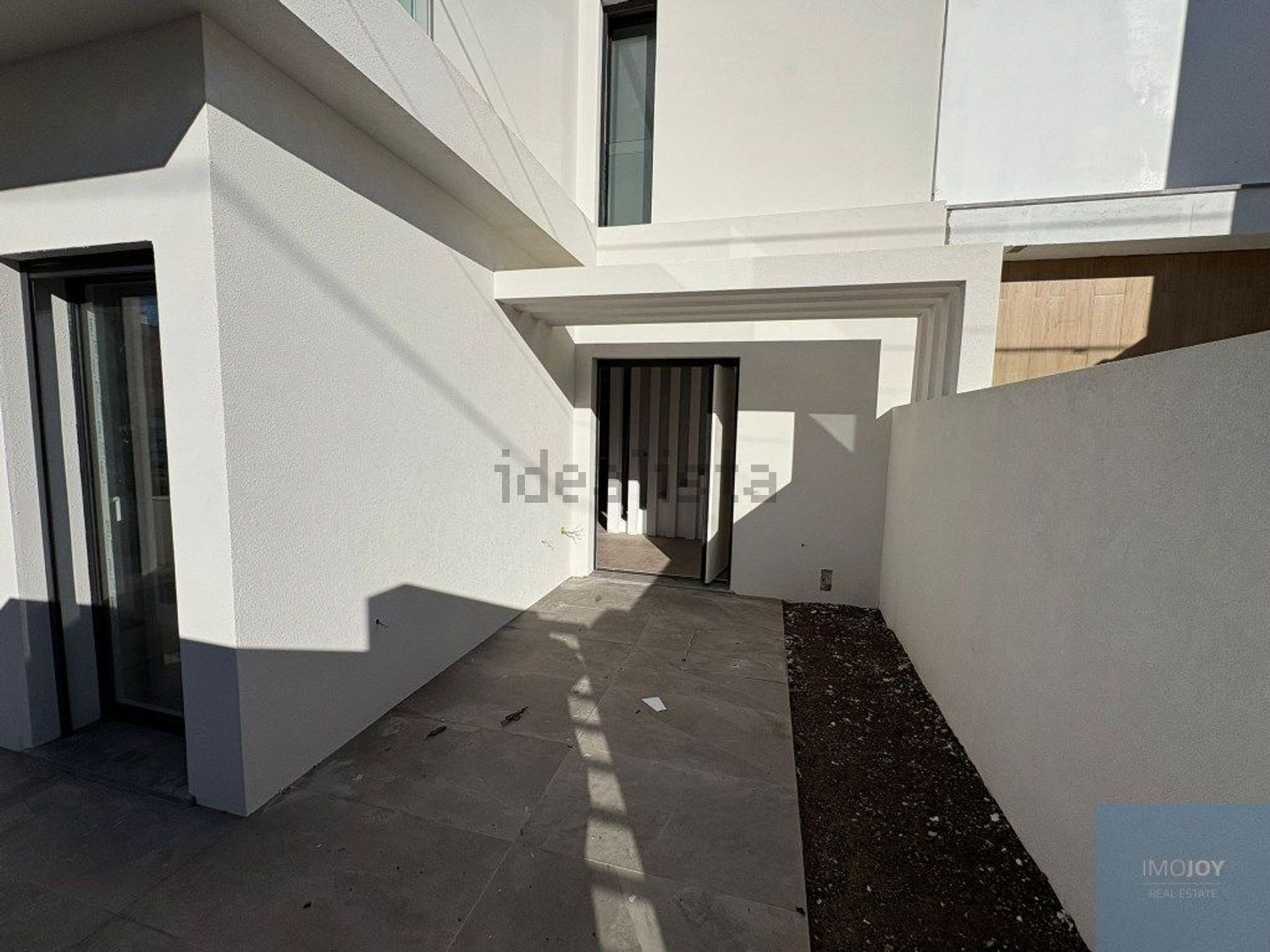 小楼房或独栋别墅出售在Rua Nuno Miguel Rodrigues - 前厅