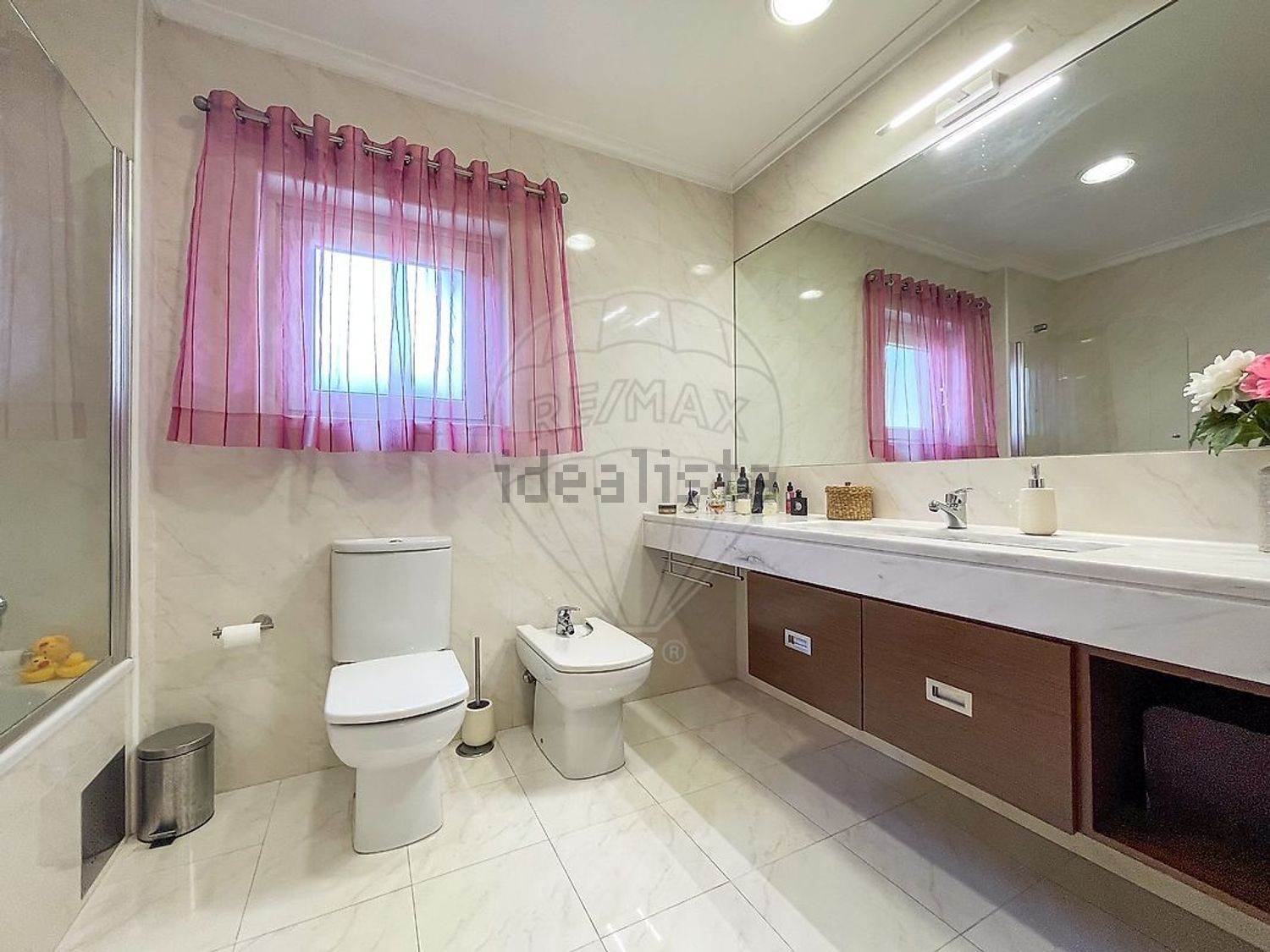 小楼房或独栋别墅出售在Rua Juncal - 卫生间