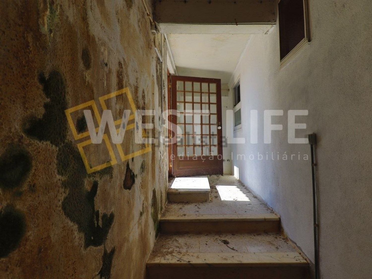 小楼房或独栋别墅出售在Venda do Pinheiro e Santo Estêvão das Galés - 过道