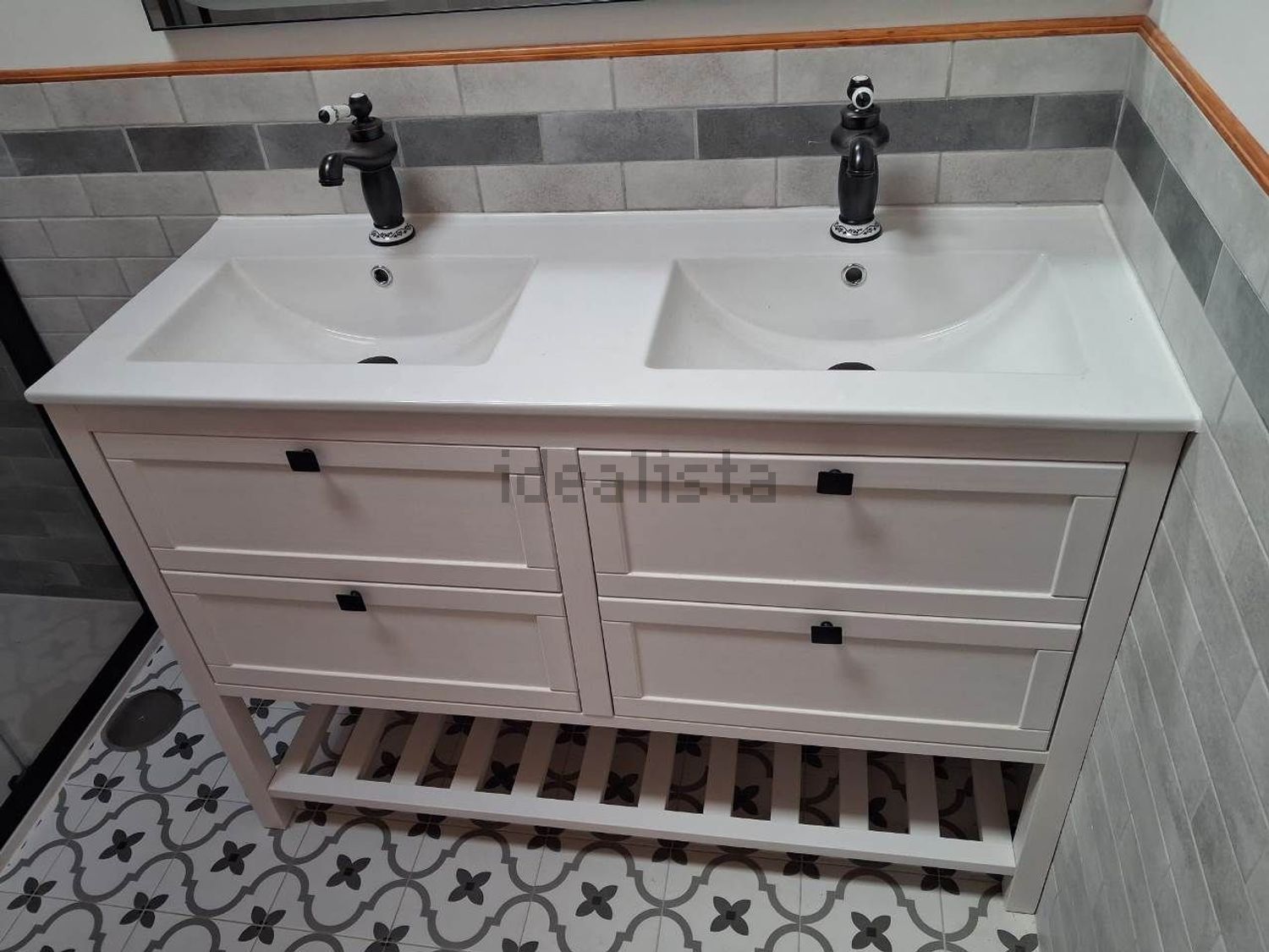 小楼房或独栋别墅出售在São Bartolomeu dos Galegos e Moledo - 卫生间