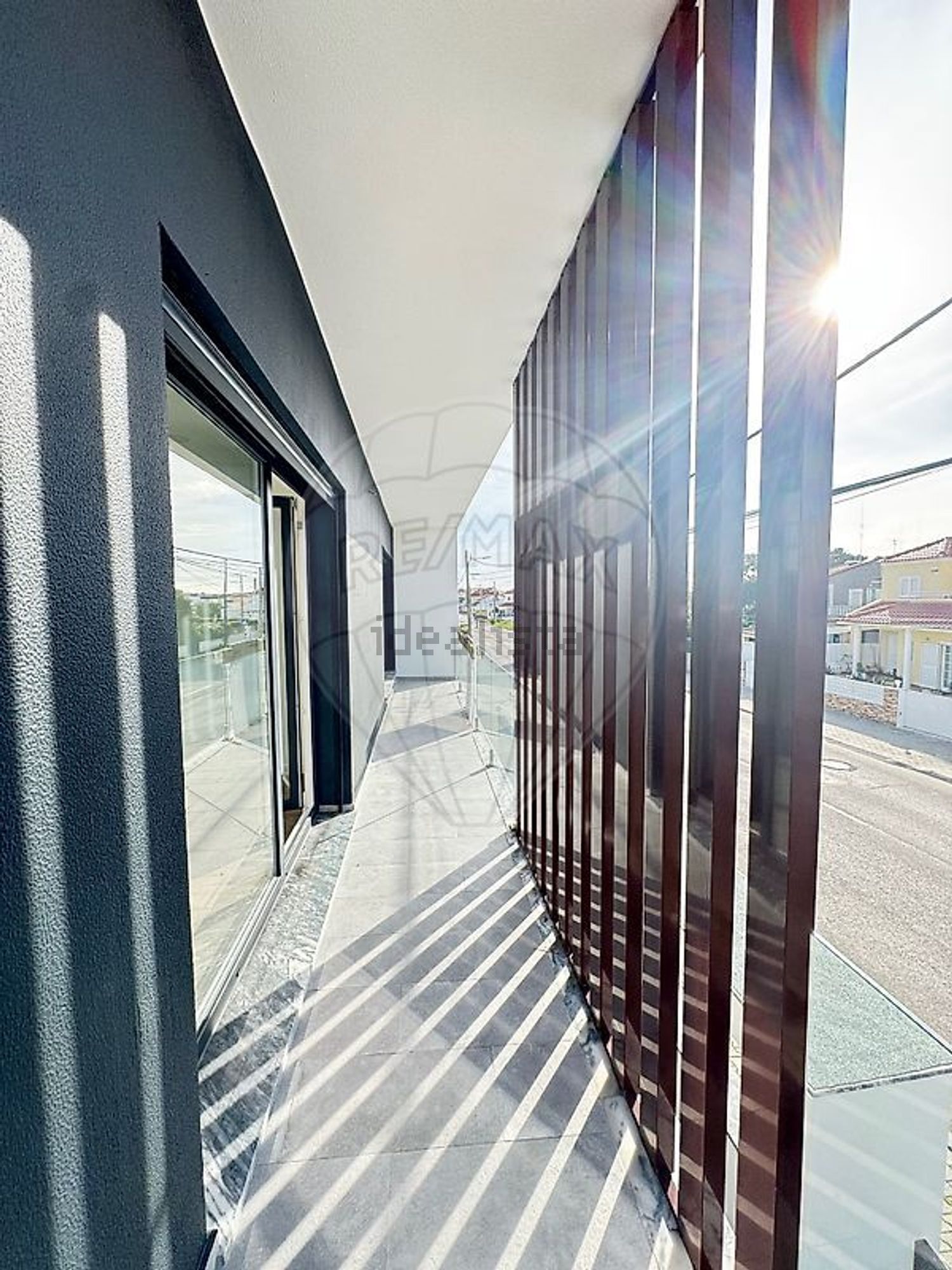 小楼房或独栋别墅出售在Alameda Miguel Torga - 阳台