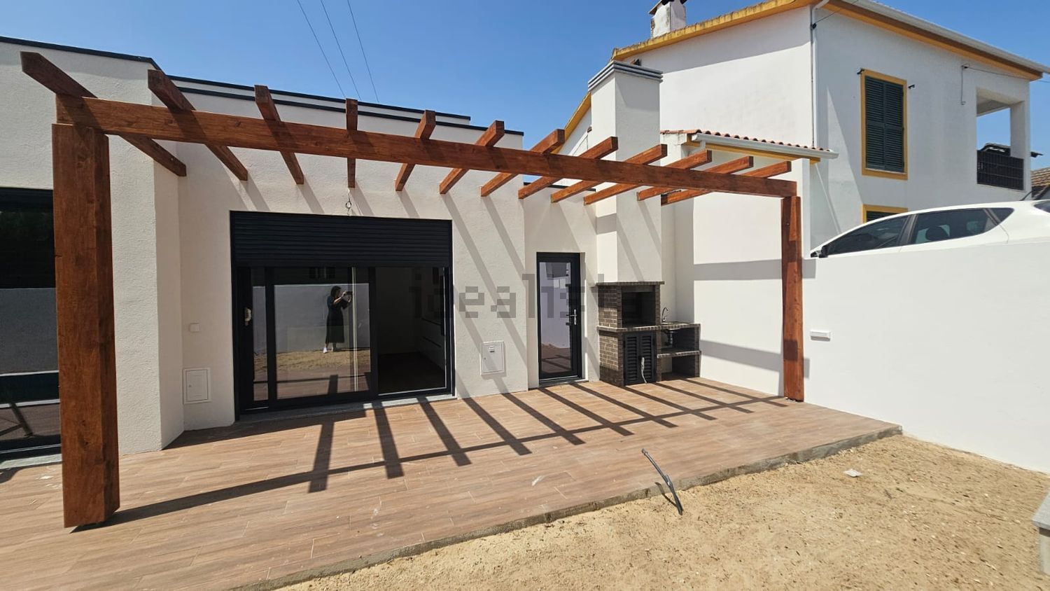 小楼房或独栋别墅出售在Rua José Malhoa, 17 - 外立面