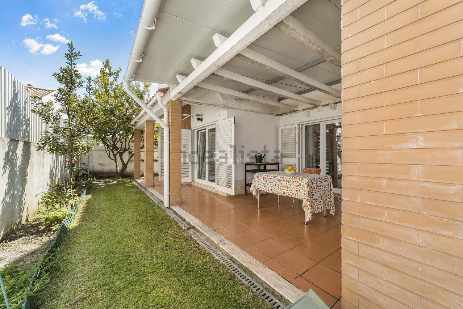 小楼房或独栋别墅出售在Rua Mar da Palha - 阳台