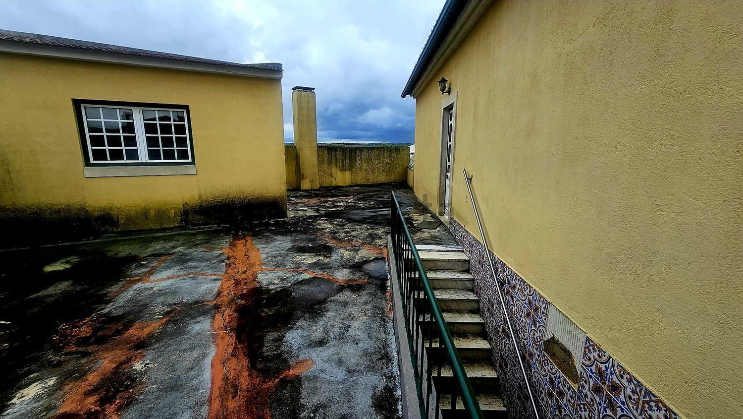 小楼房或独栋别墅出售在Rua da Cerca - 外立面