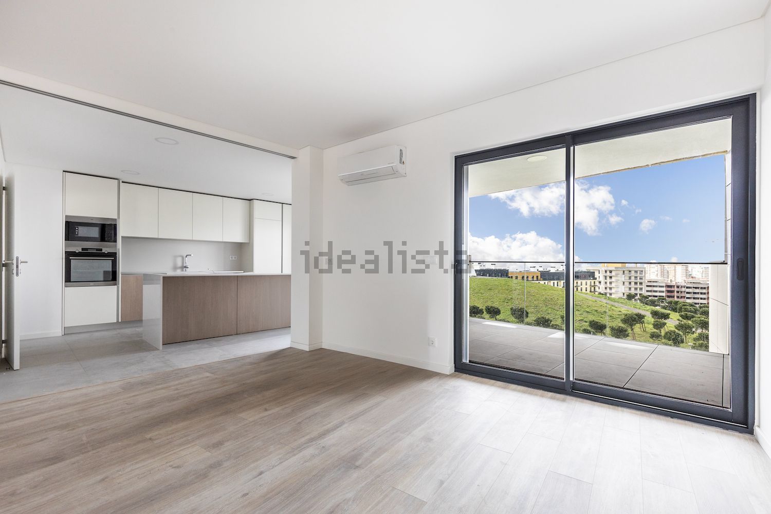 顶层公寓出售在Rua Nicolau Breyner, 9 - 居住