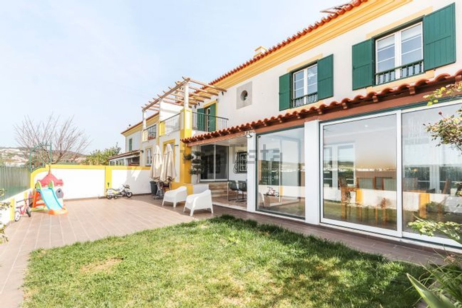 小楼房或独栋别墅出售在Praceta Santo António - 外立面