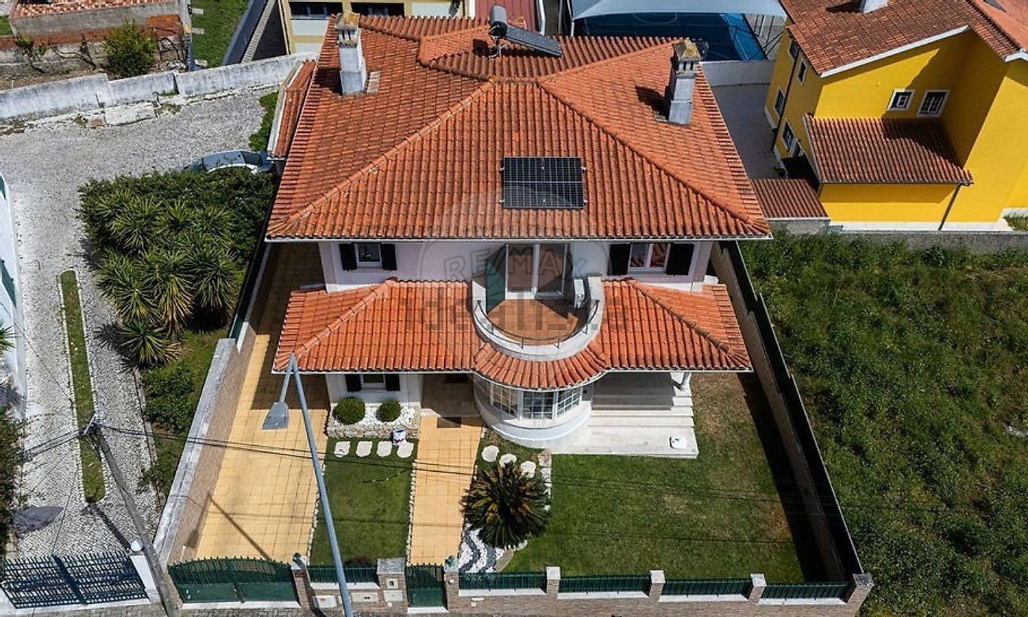 小楼房或独栋别墅出售在Rua Fernando Piteira Santos - 照片